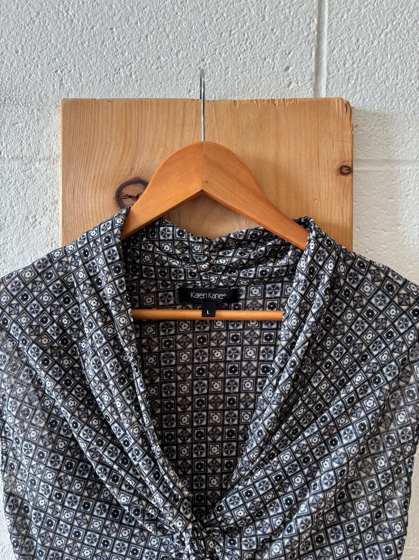 Gray Patterned Top : L