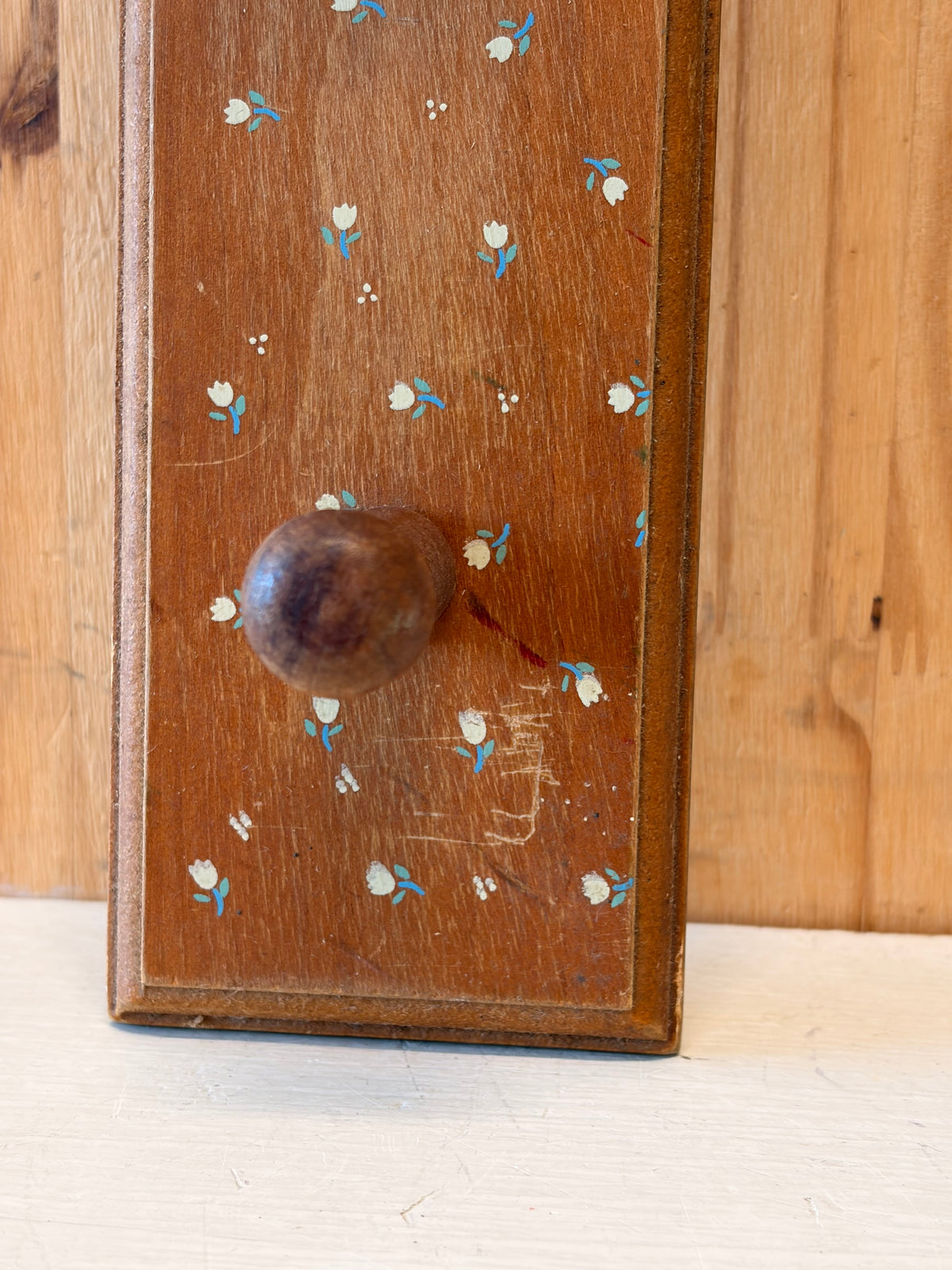 Dainty Floral Wooden Wall Hooks (Local Pick Up Only - As Is)