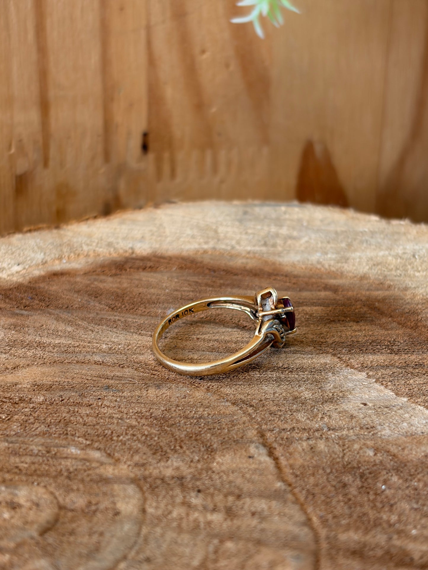 Vtg 10K Gold Ring : Size 6.75
