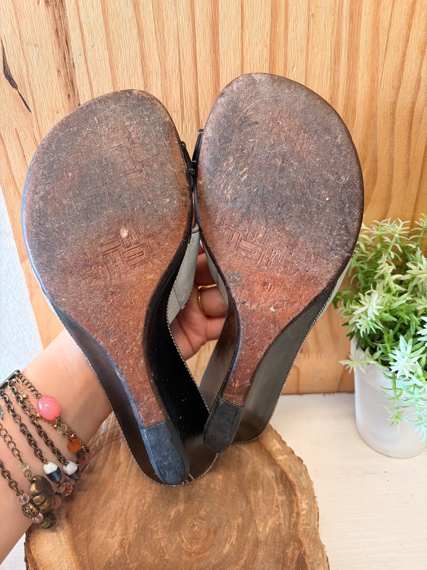 Black & White Wedges : Size 6