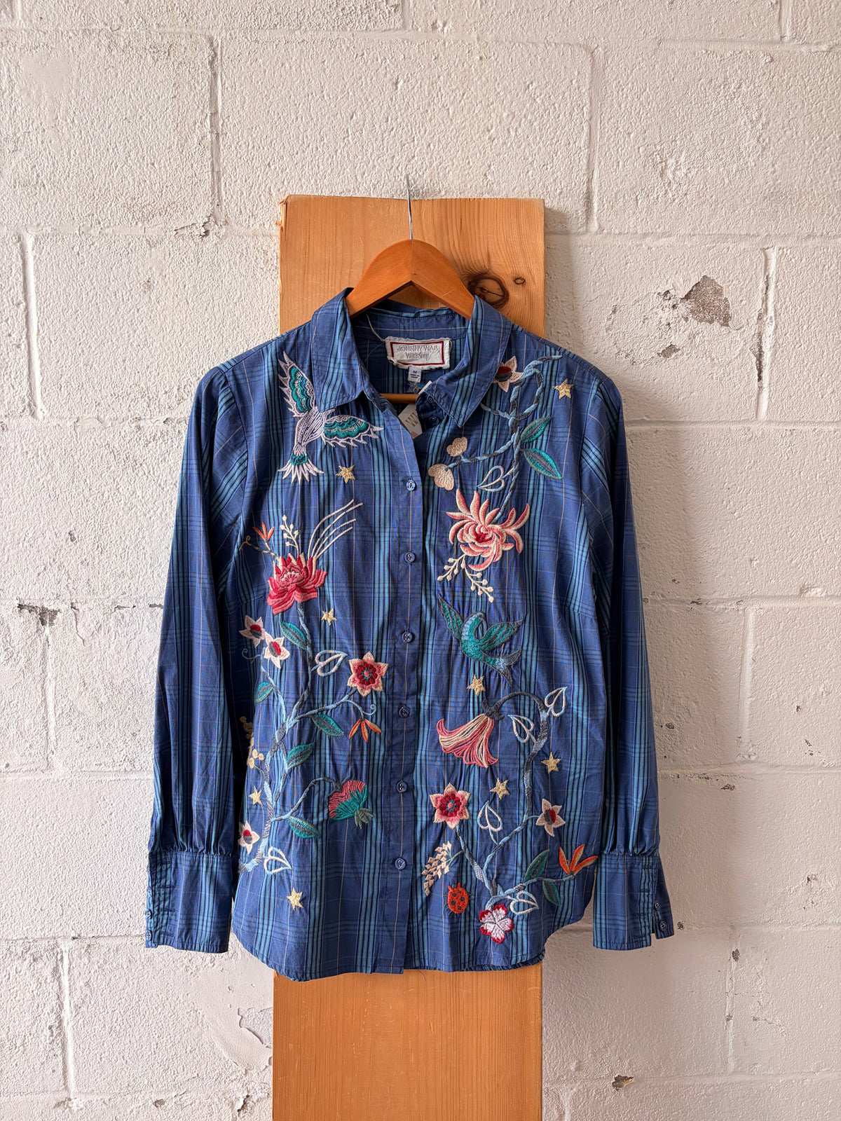 Johnny Was Floral Bird Embroidered Button Down : M
