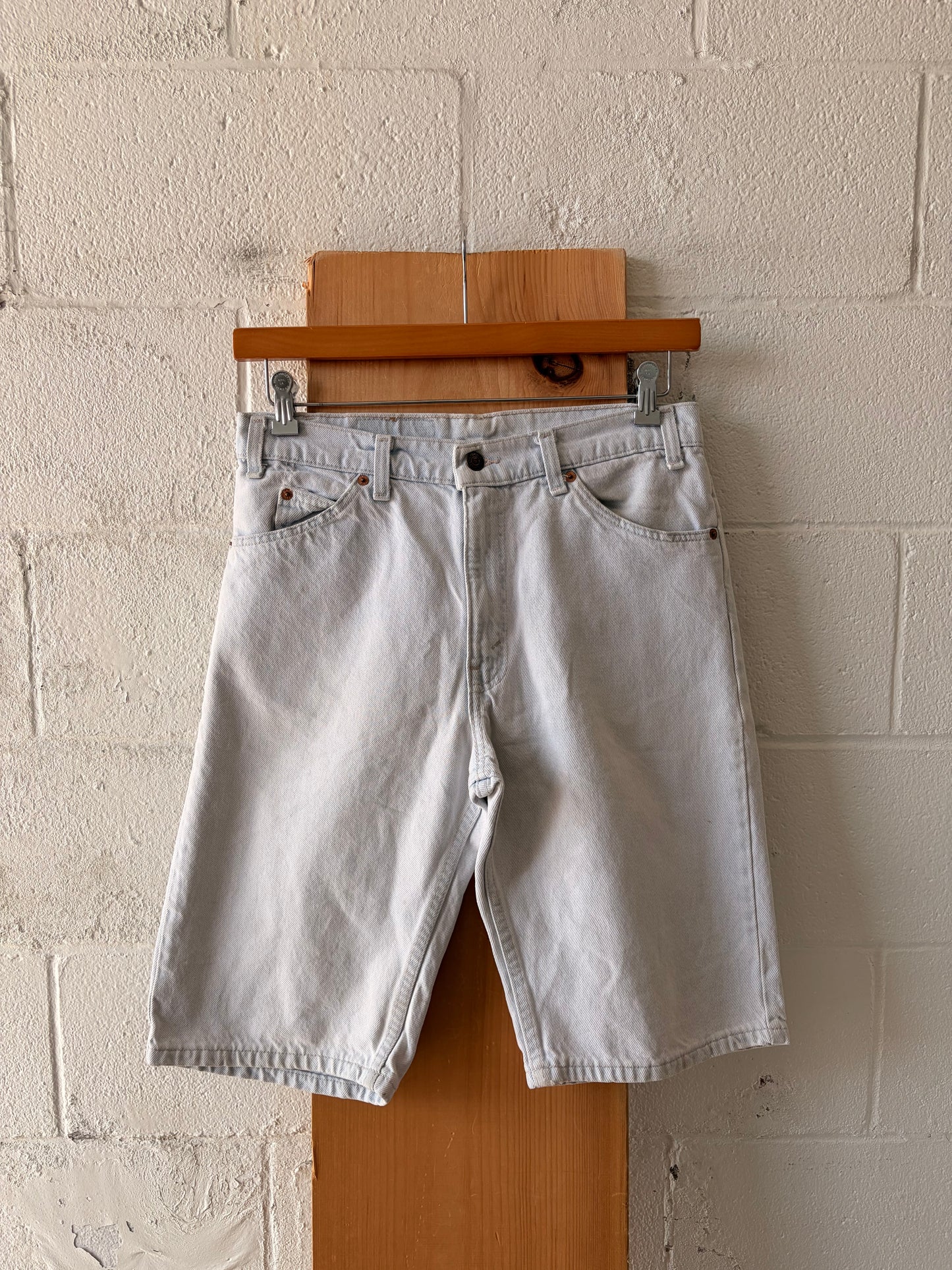 ‘93 Light Wash Levi 550’s : 32