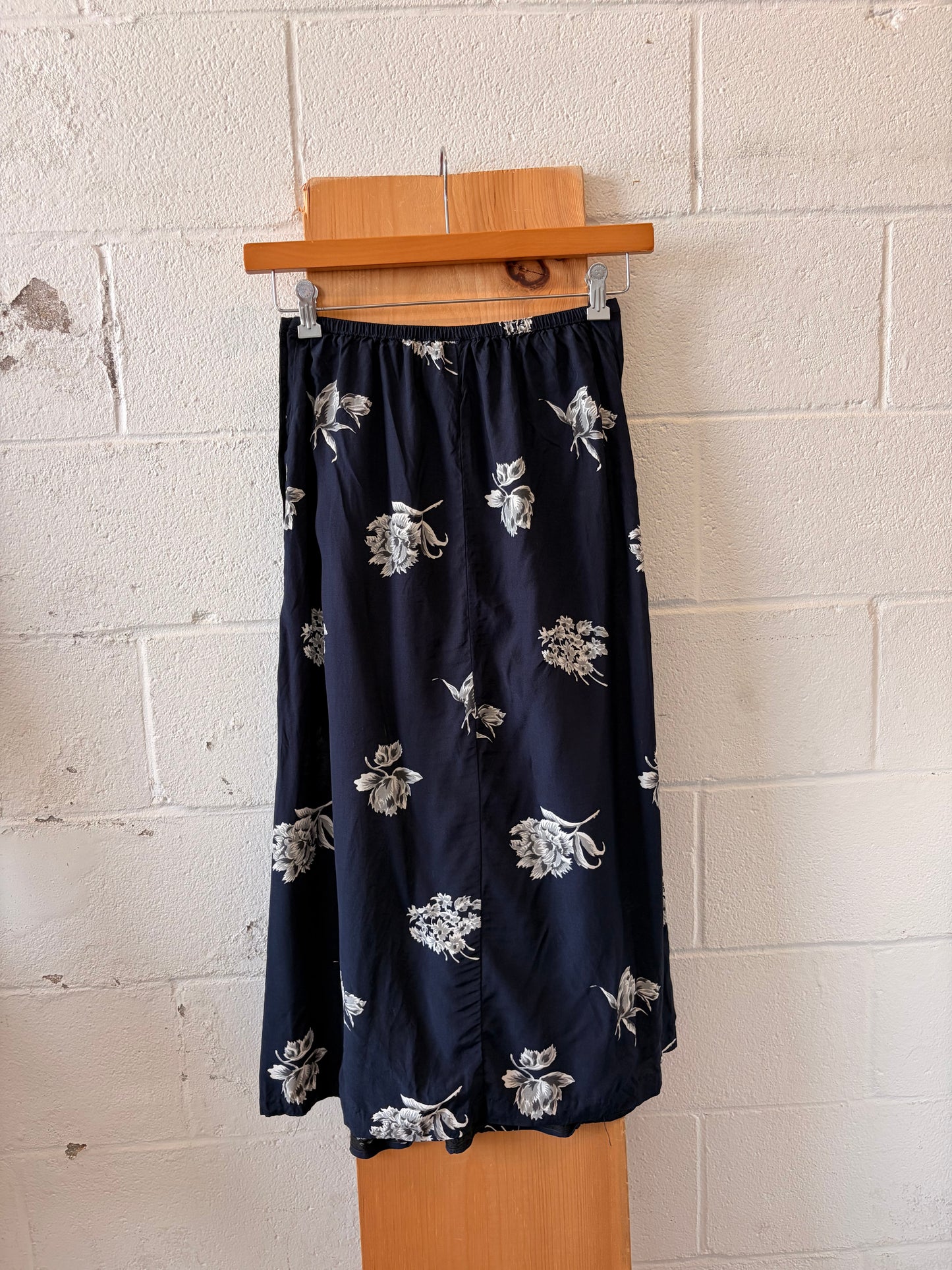 Floral Navy Skirt : S