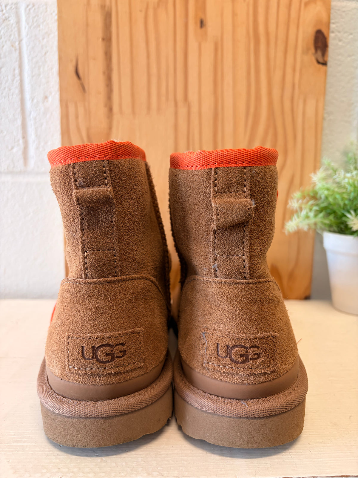 Orange Zipper Mini Uggs : Size 6