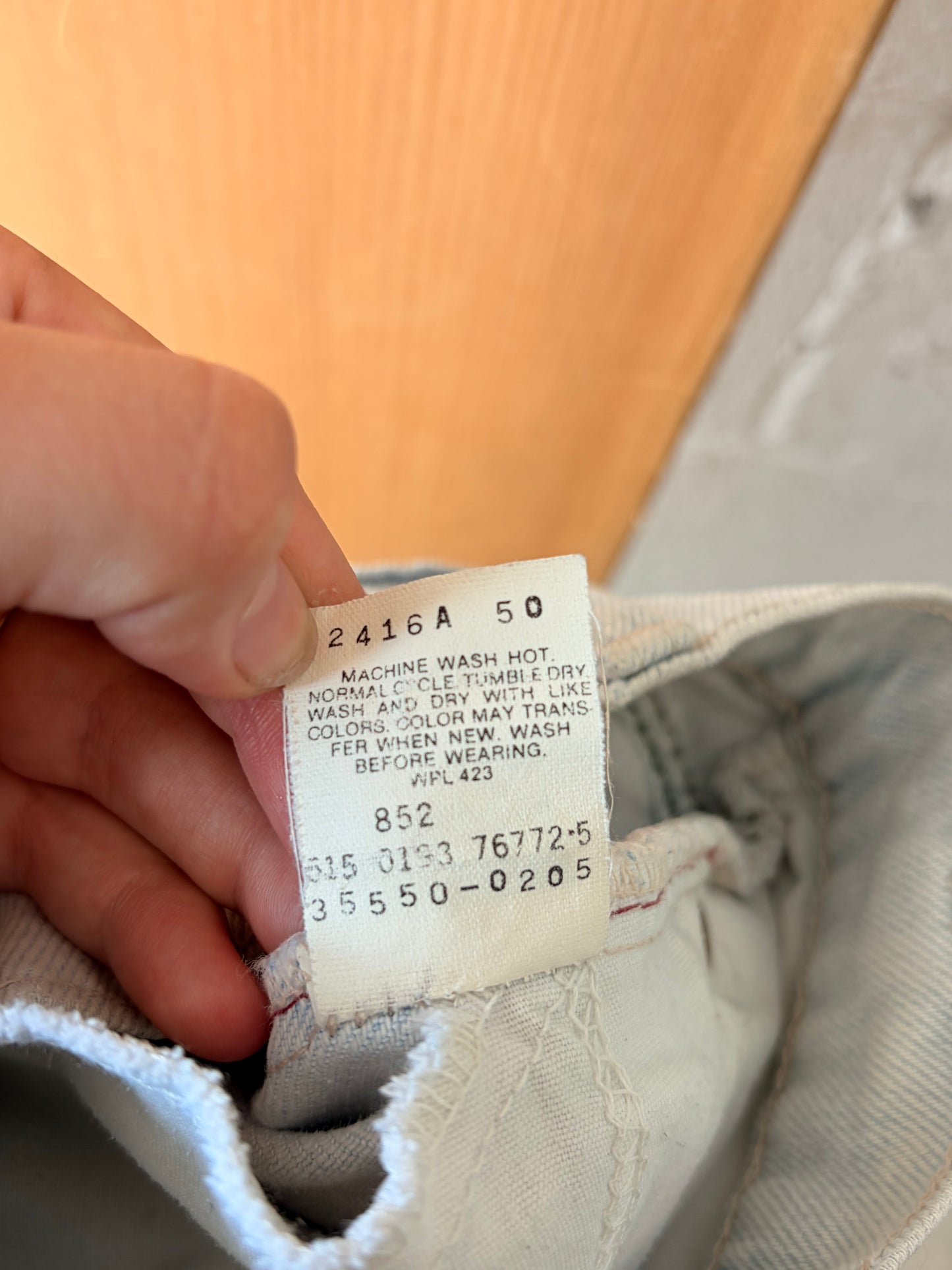 ‘93 Light Wash Levi 550’s : 32