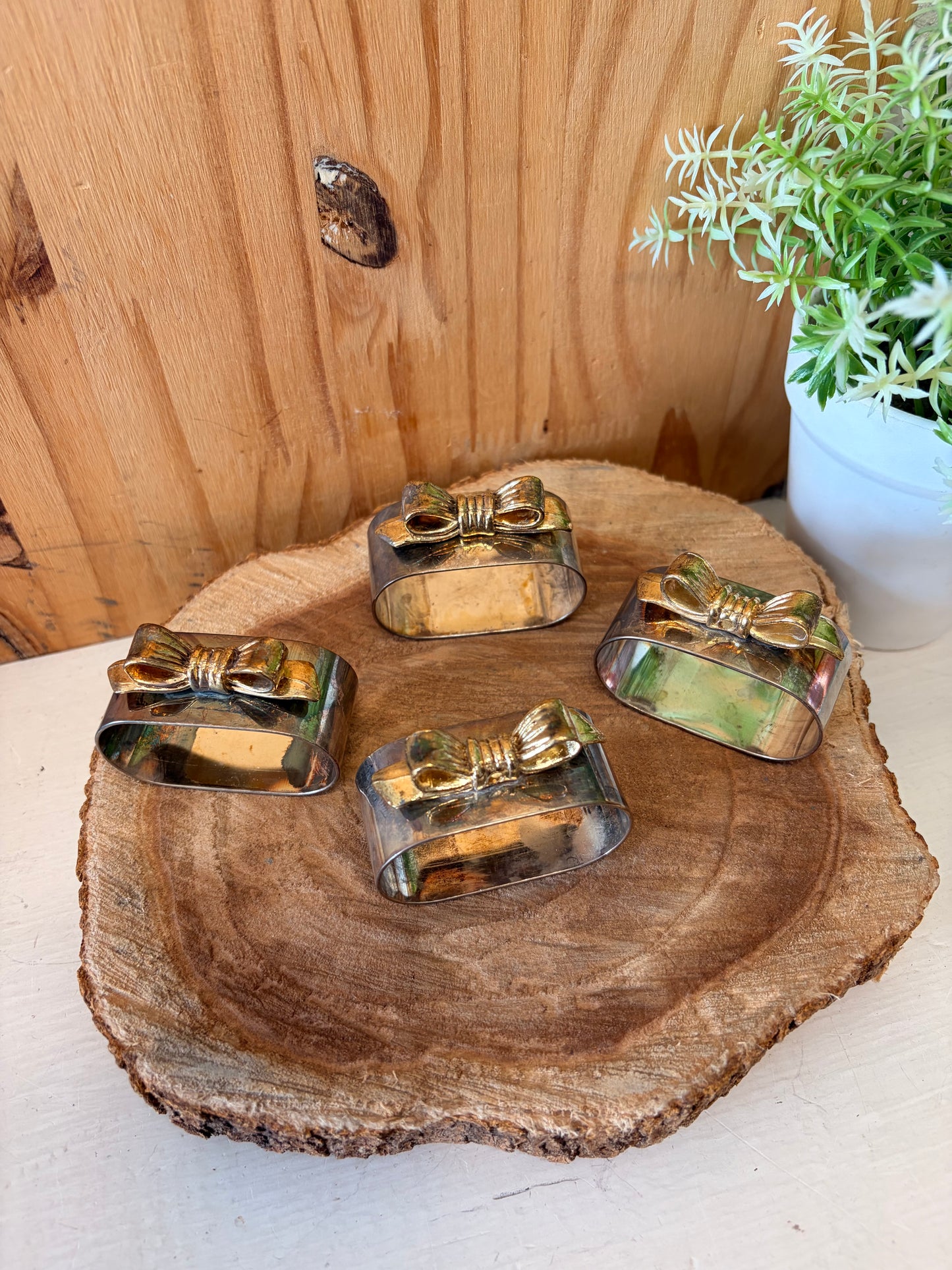 Vtg Two Tone Bow Napkin Rings