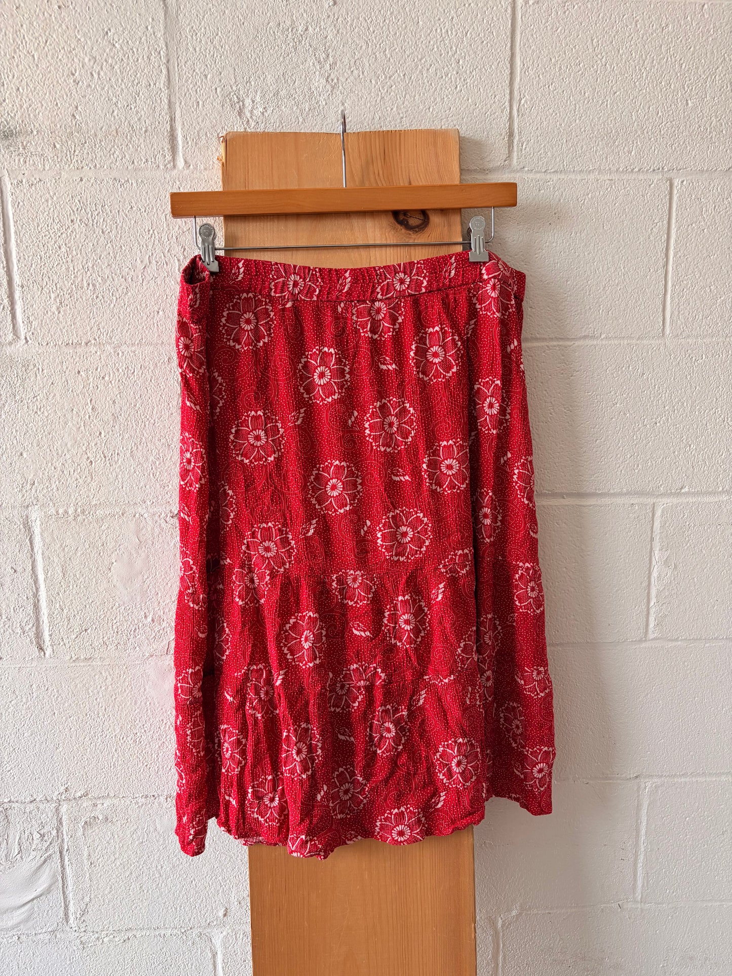 Red & White Floral Skirt : 1X