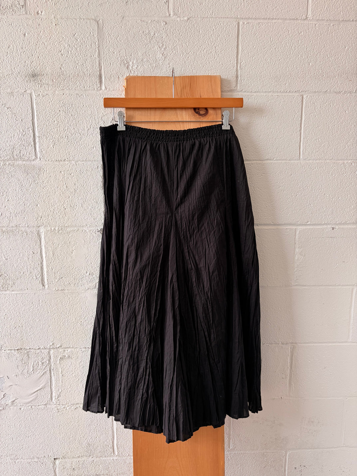 Classic Black Crinkle Skirt : XL