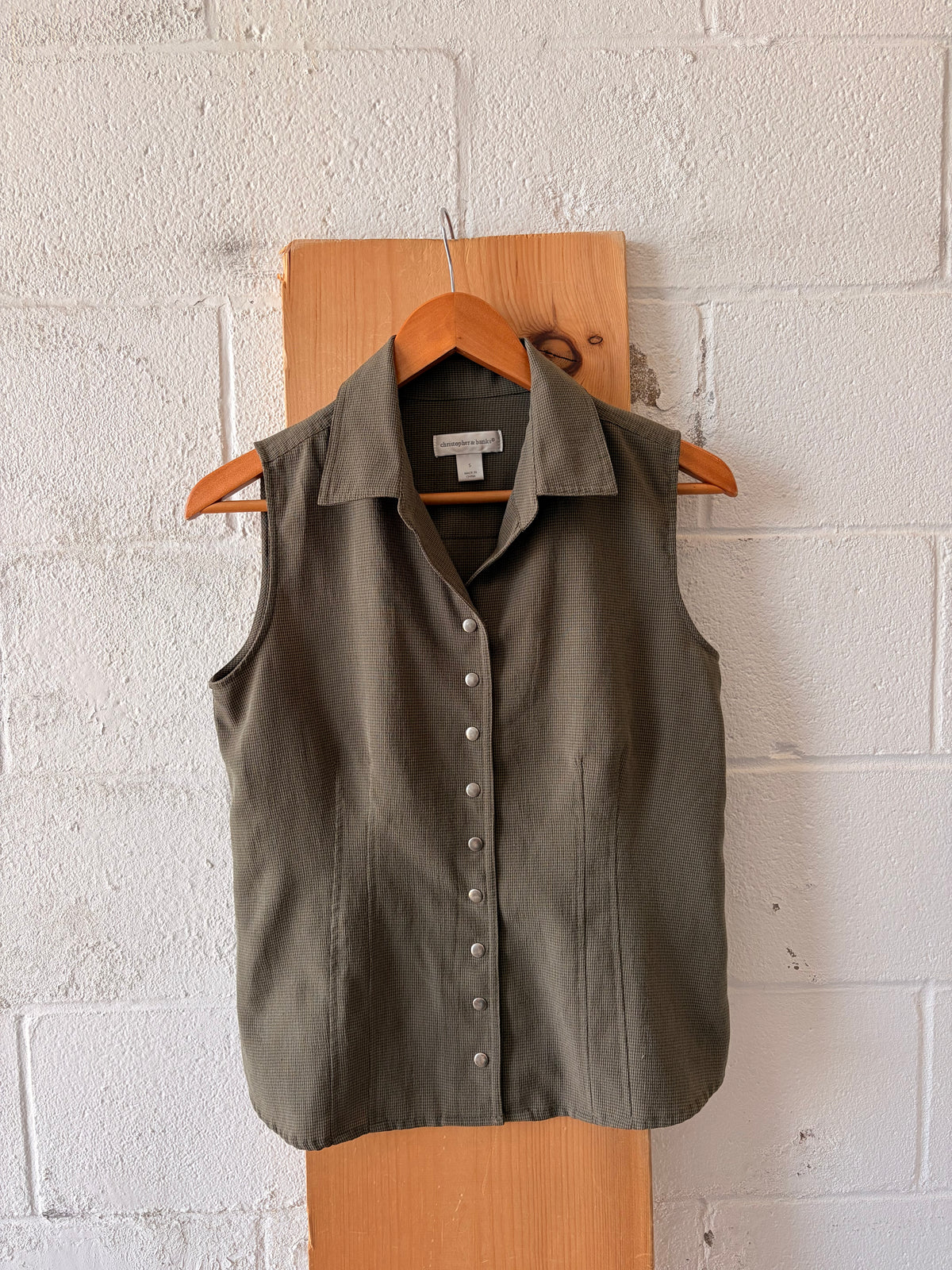 Sleeveless Olive Green Button Down : S