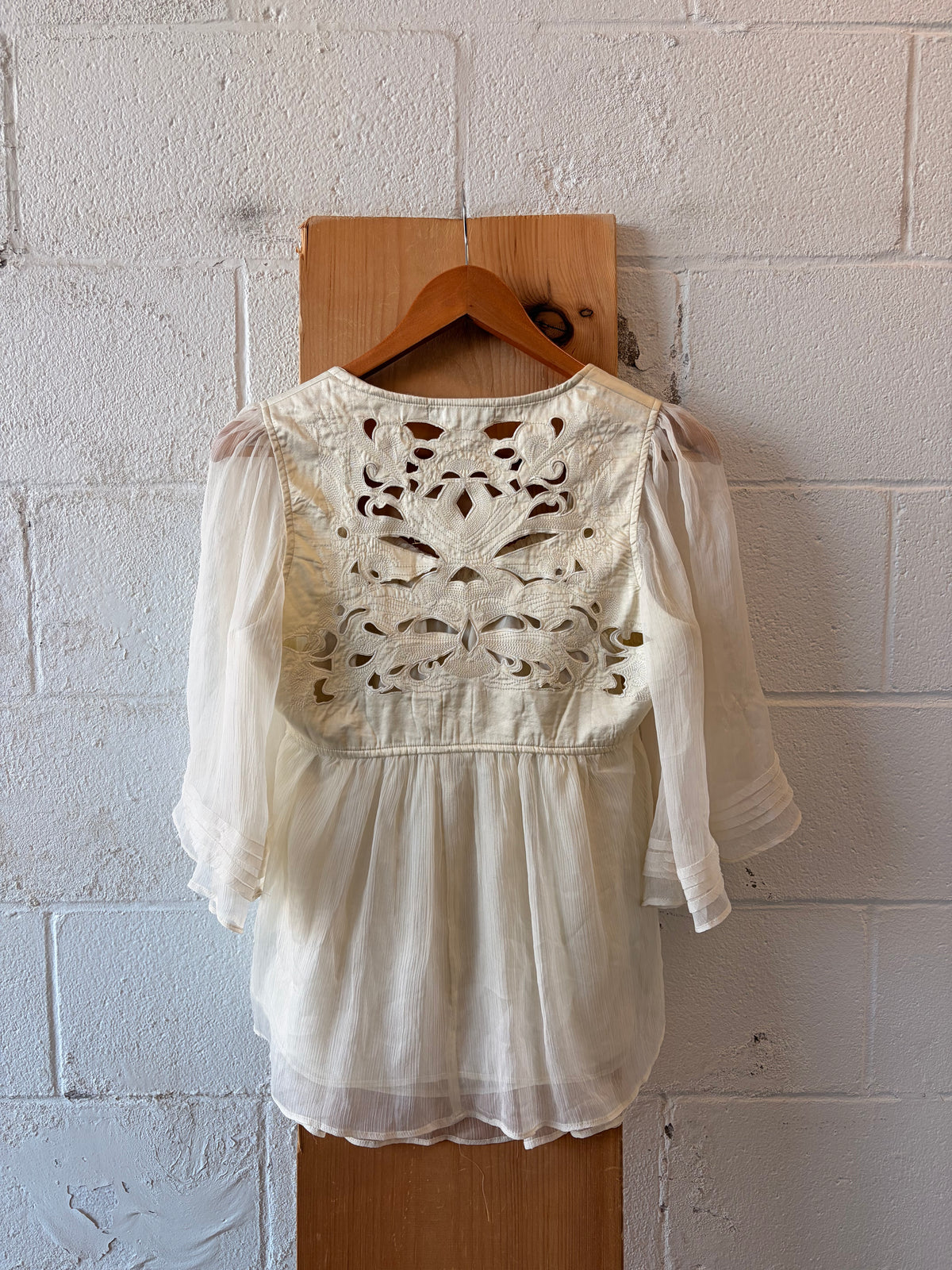Ivory Flowy Peasant Top : L