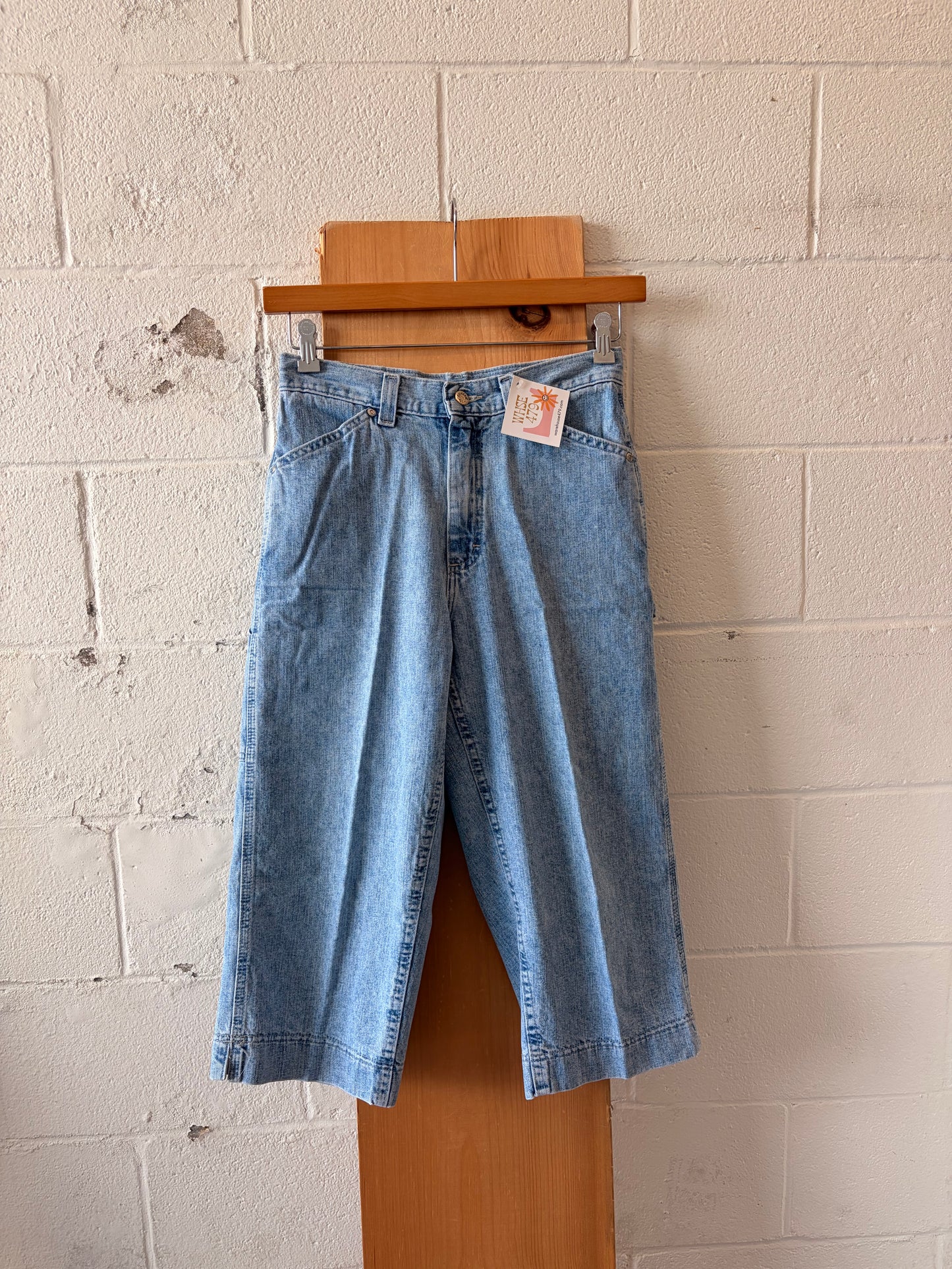 Light Wash Denim Capris : 6