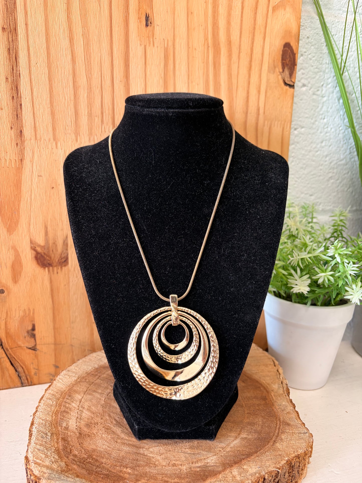 Gold Tone Layered Circle Pendant Necklace