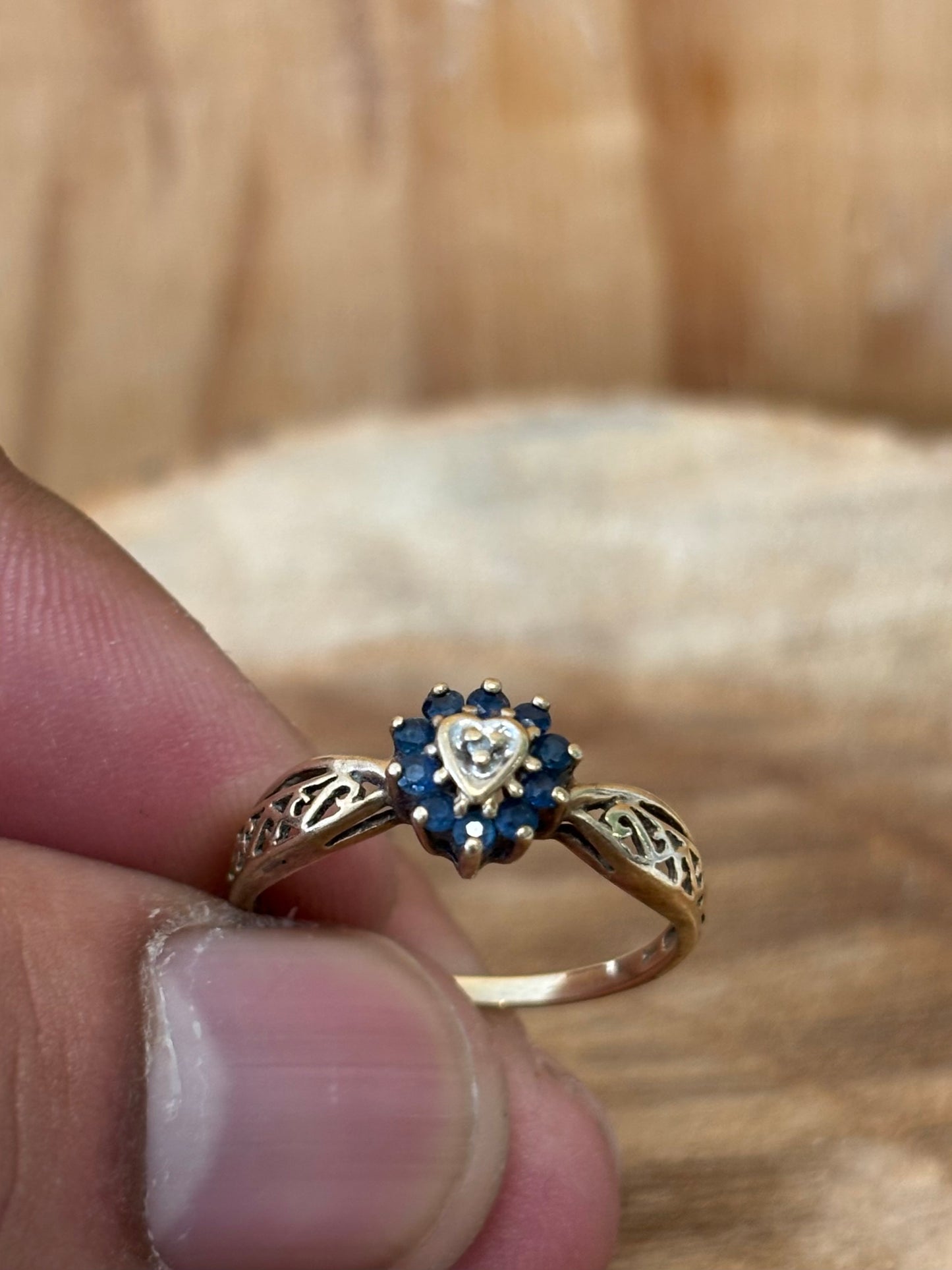 10K Yellow Gold Heart Ring : Size 7