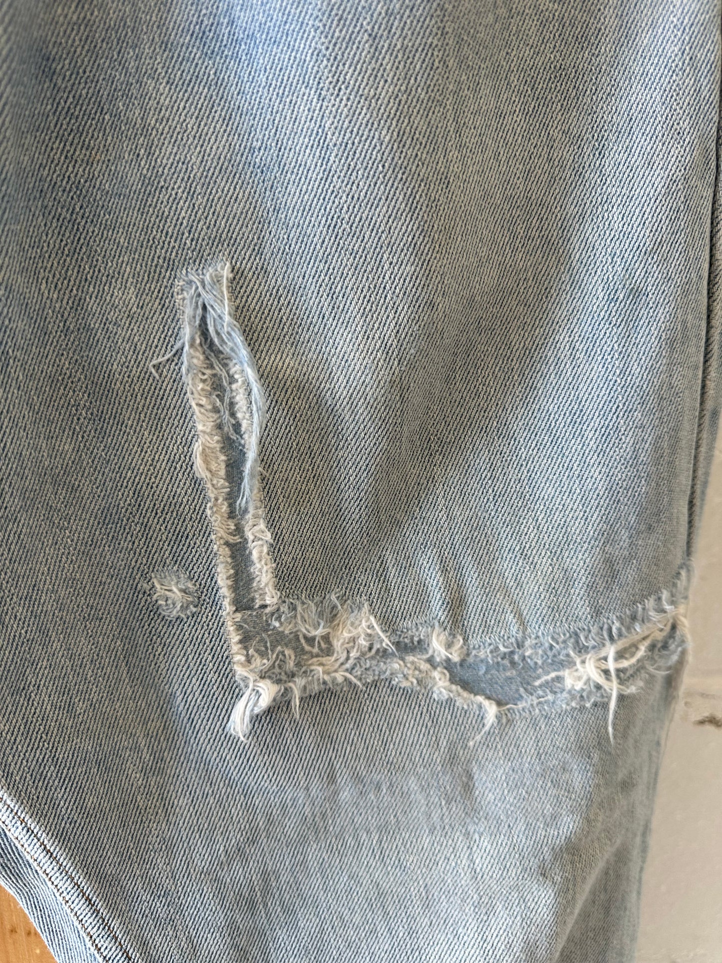 Light Wash Levi’s : 34” W