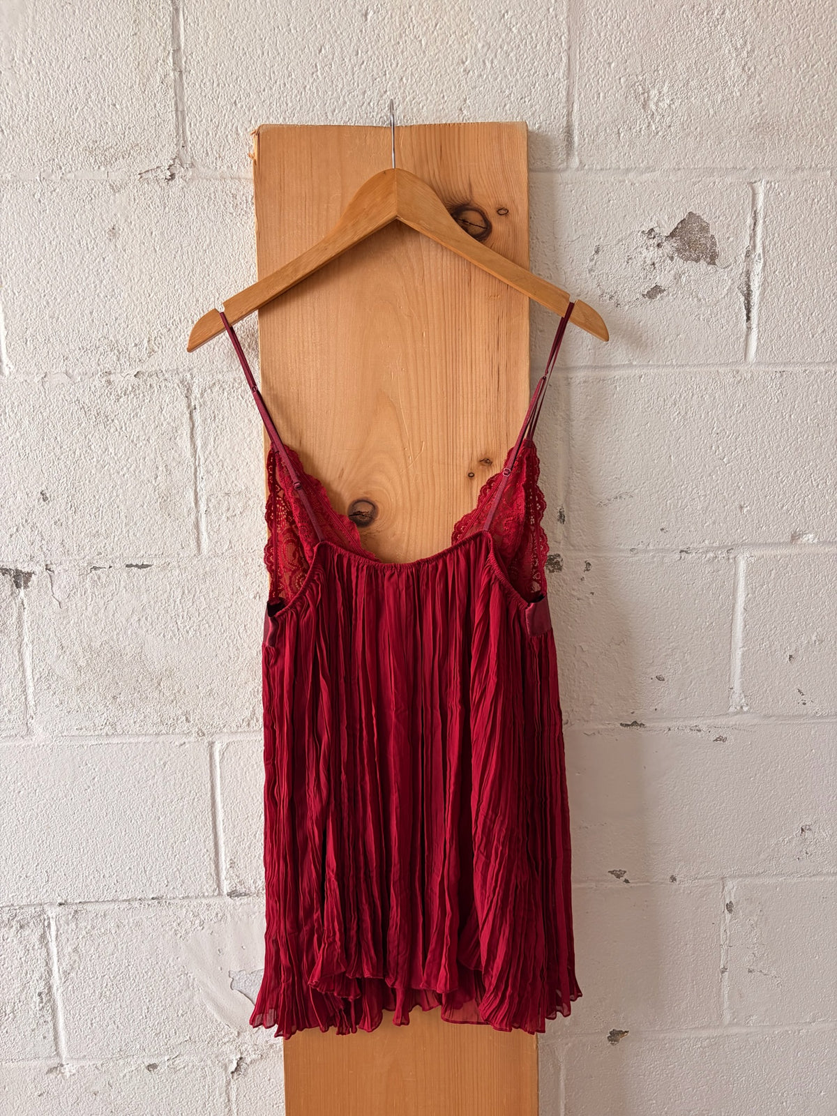 Victoria’s Secret Burgundy Bow Chemise : L