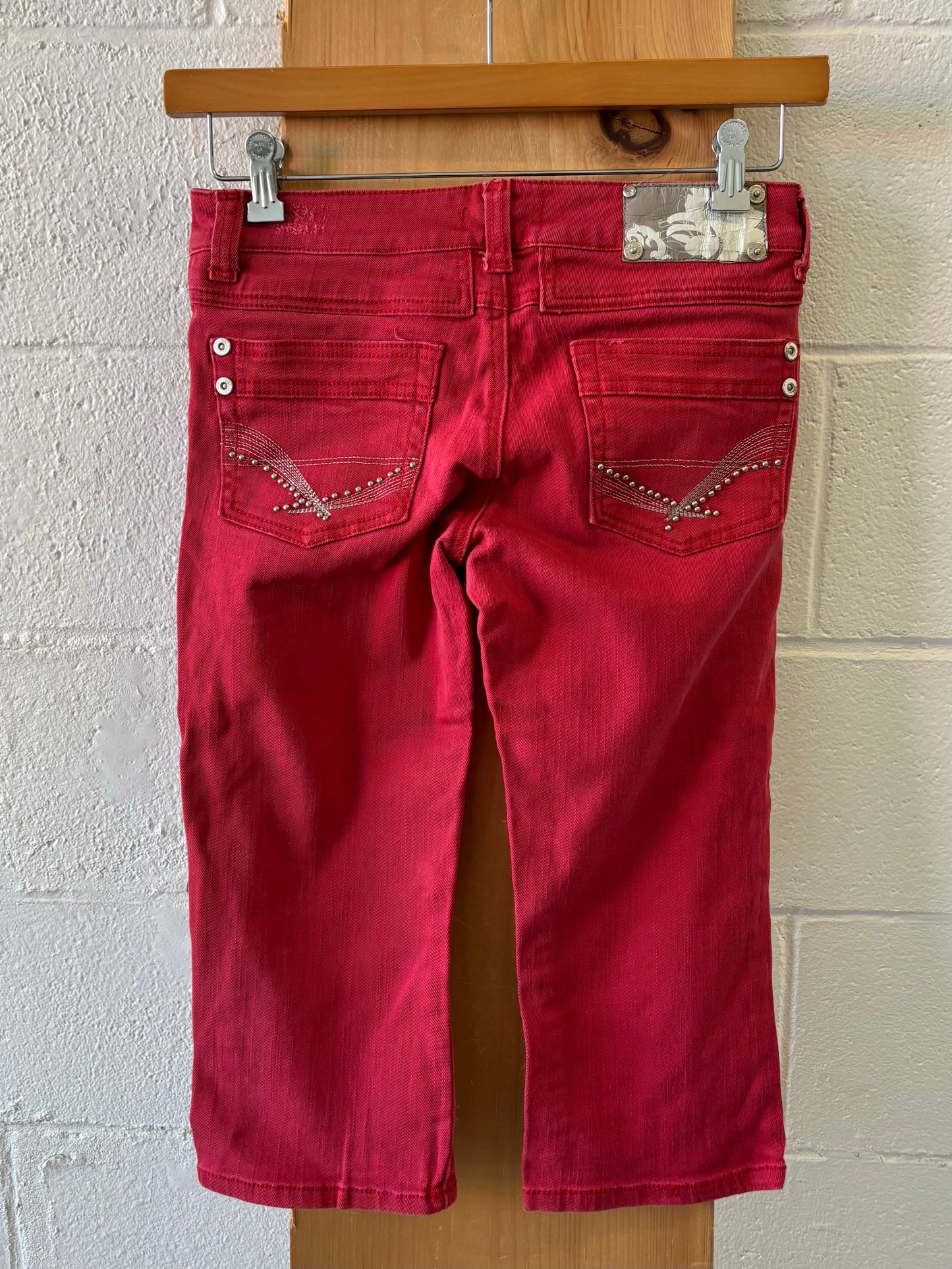 Red Low-Rise Capris : M