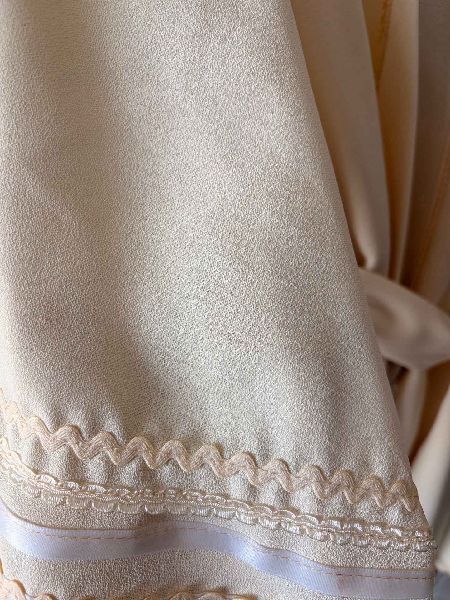 Vtg Ivory Robe