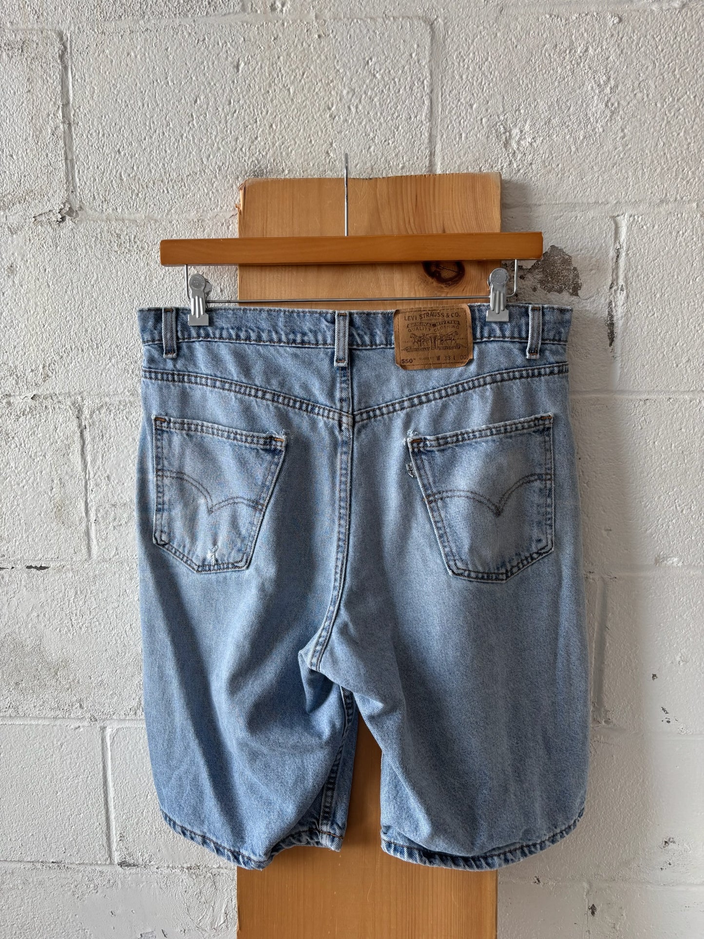 Vtg Levi’s Denim Shorts : 36” W