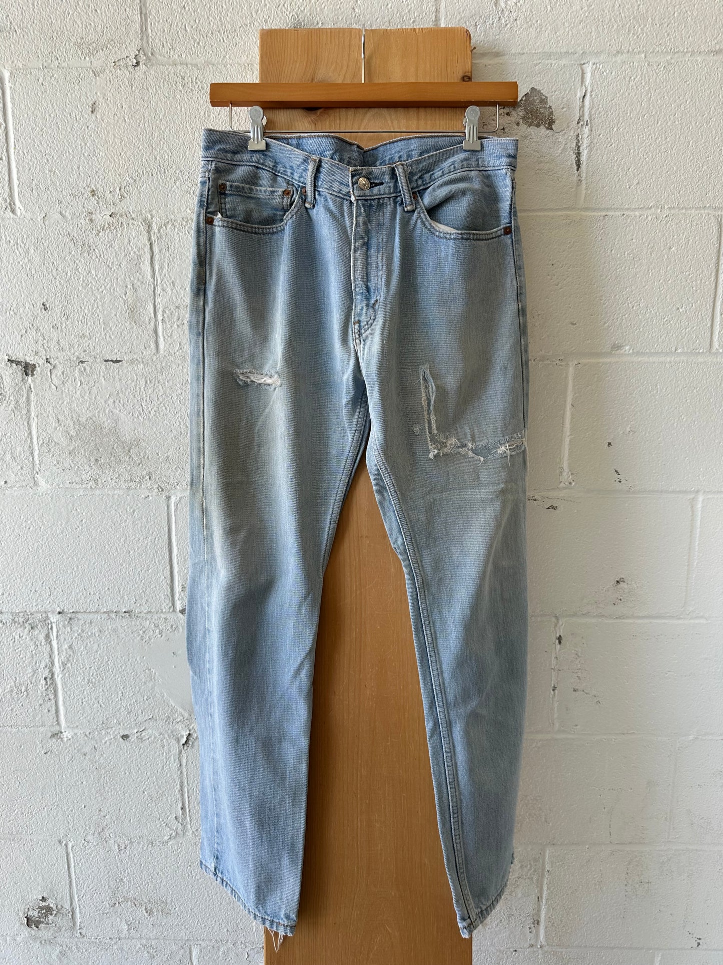 Light Wash Levi’s : 34” W