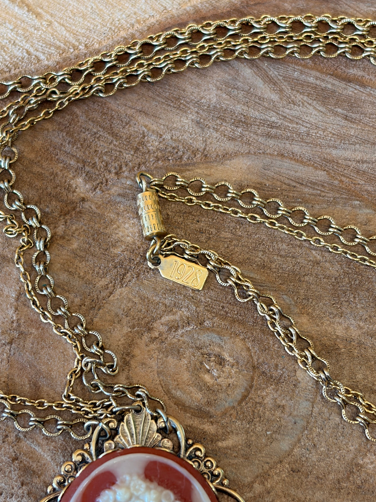 1928 Jewelry Company Cameo Pendant Necklace
