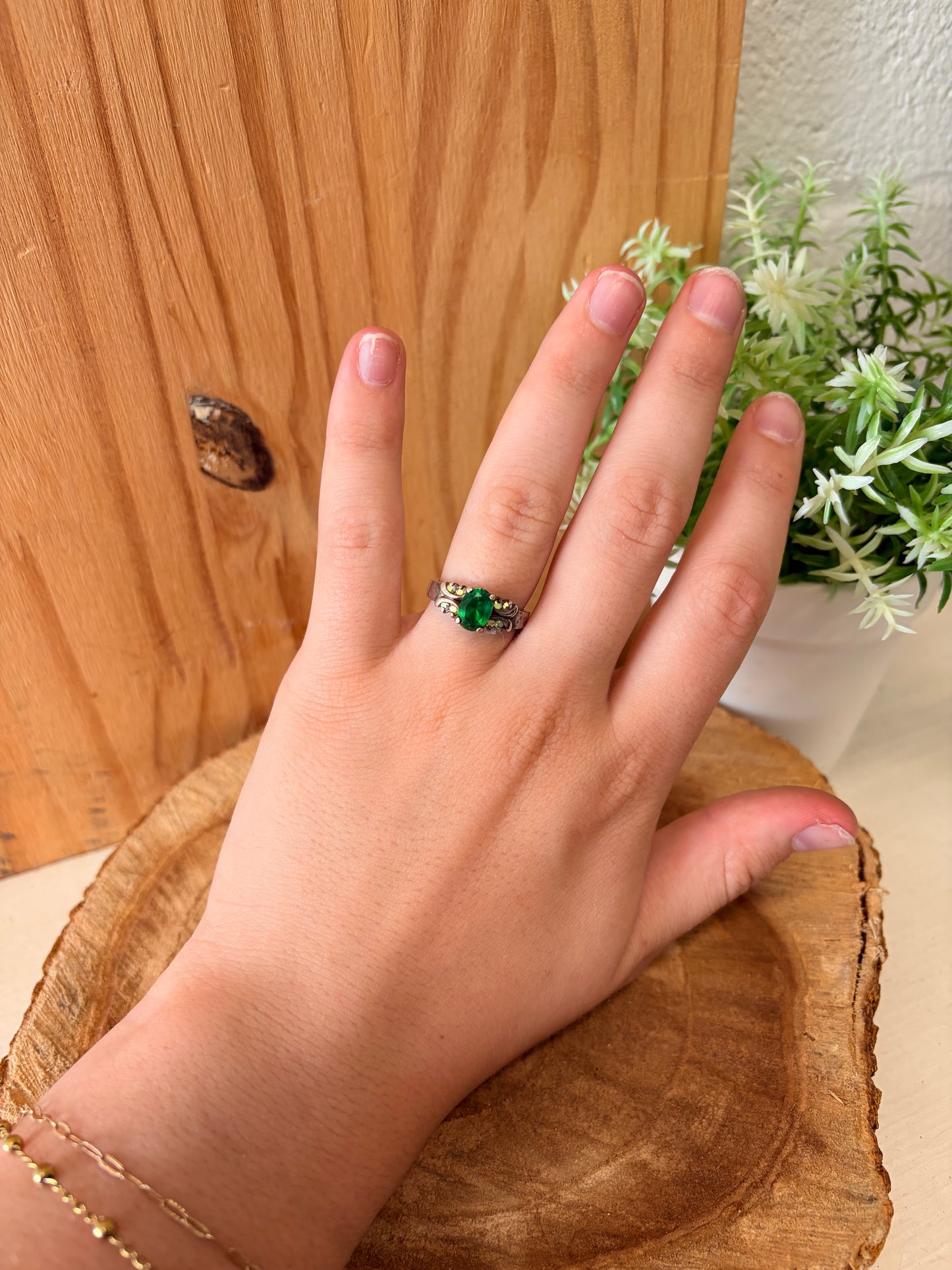 925 Green Oval Ring : Size 6.75