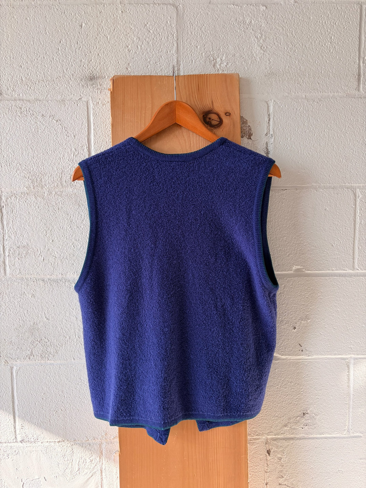 Embroidered Sweater Vest : M