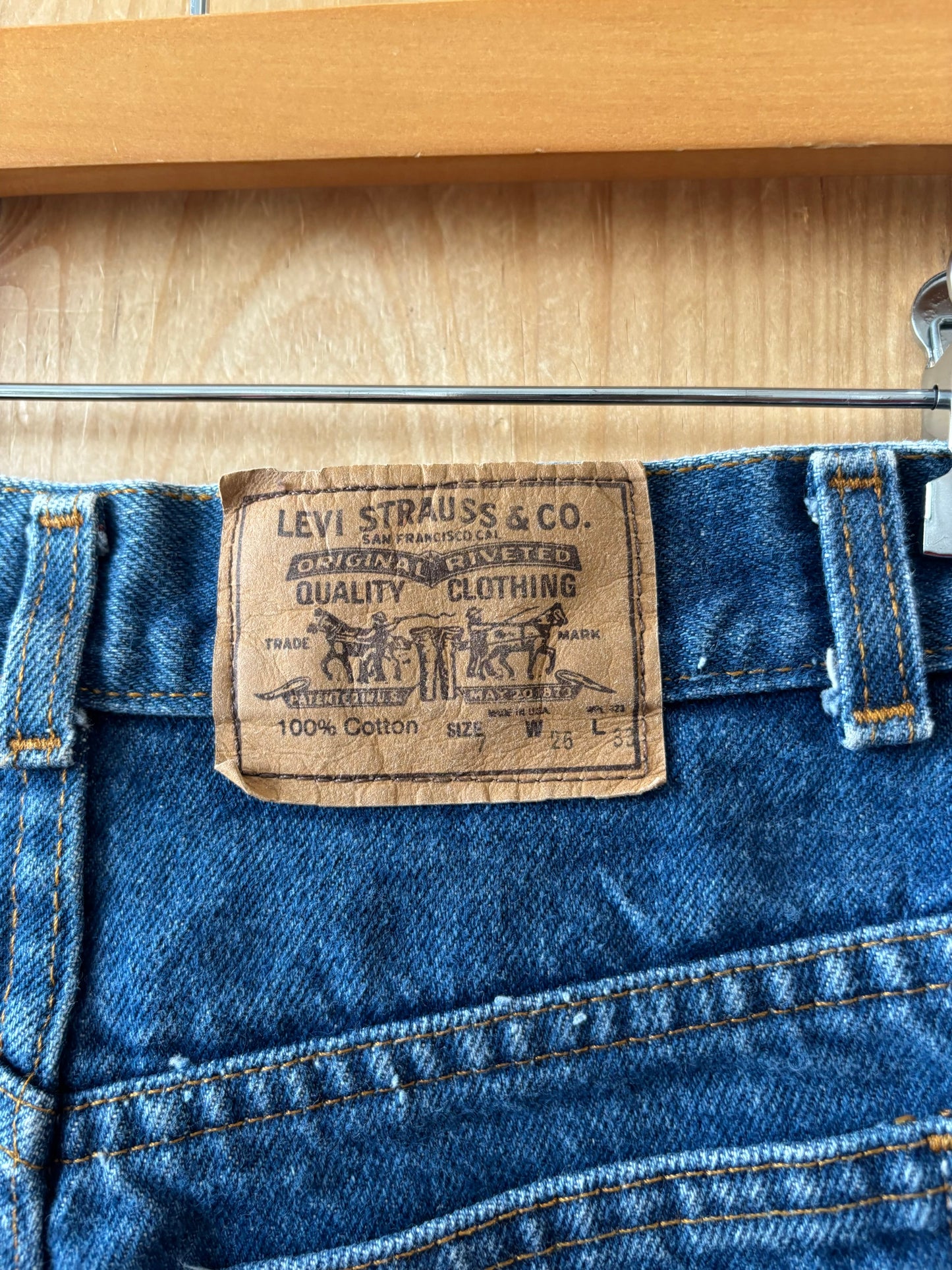 Orange Tab Levi’s Cutoffs : 26” W