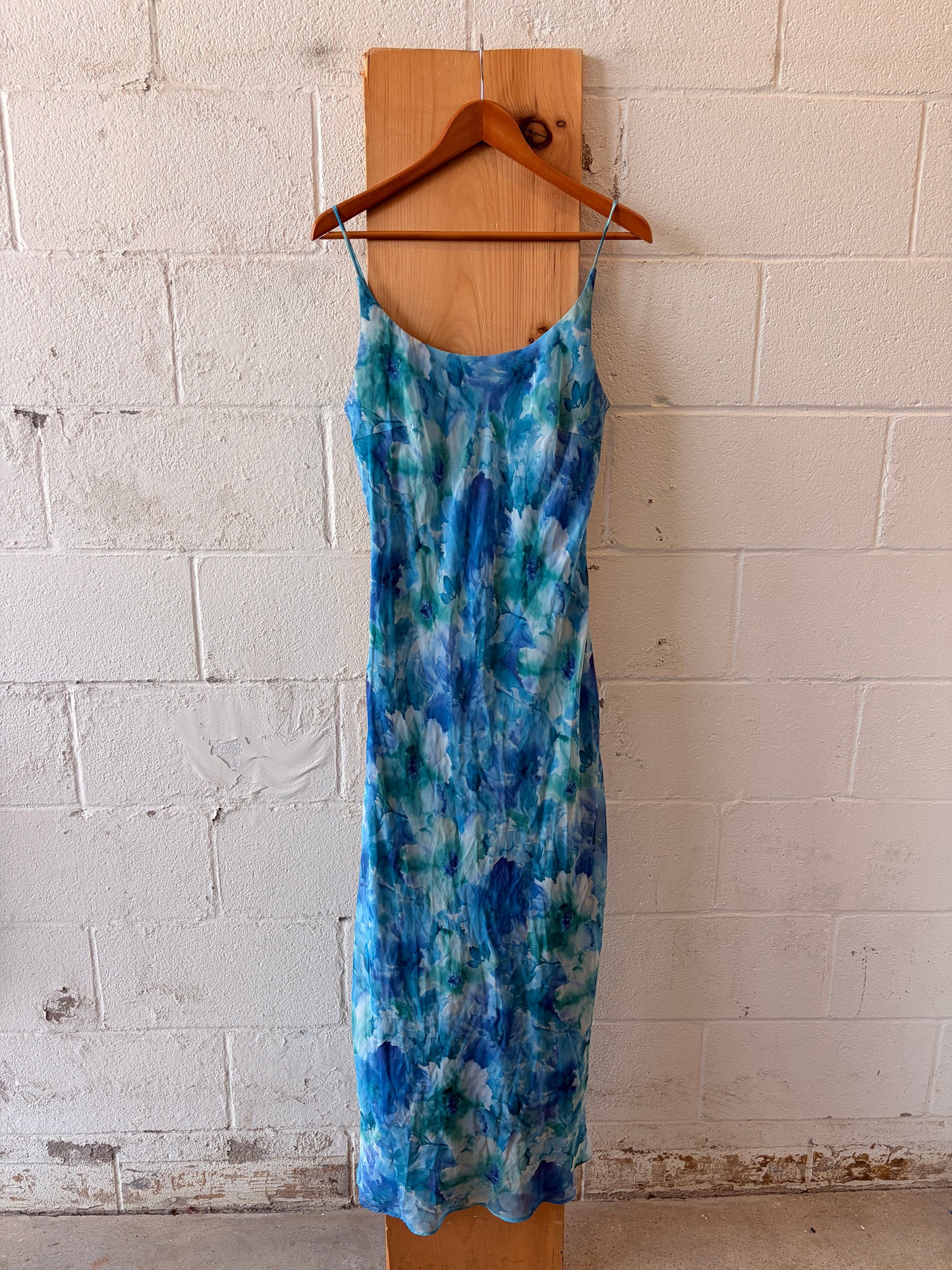 Floral Blue Printed Open Back Dress : 11/12