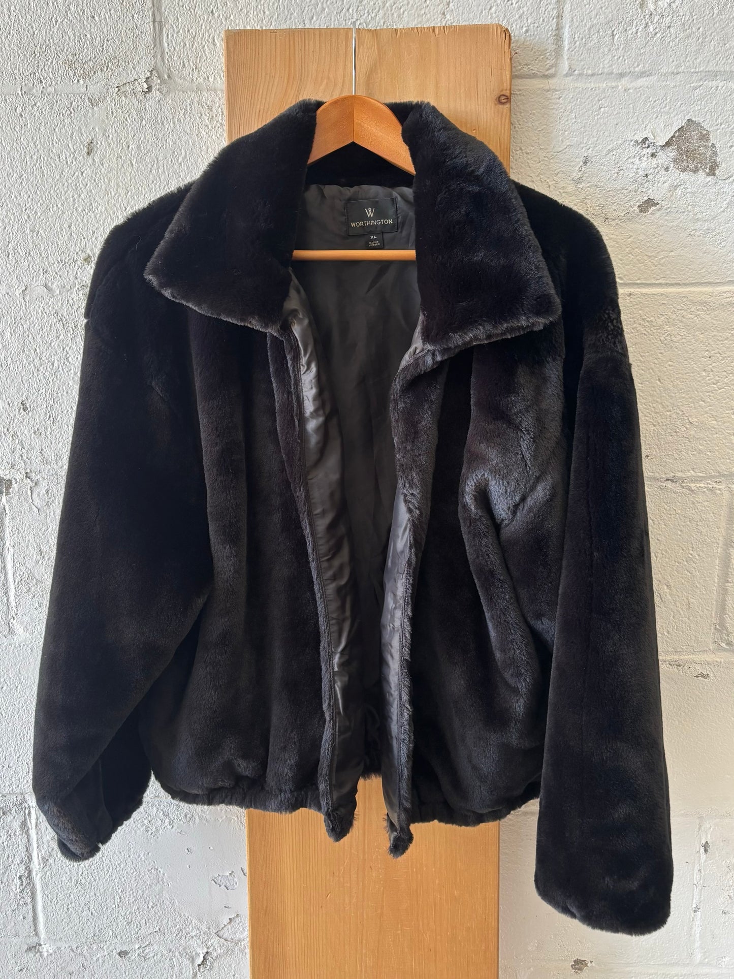 Black Faux Fur Jacket : XL