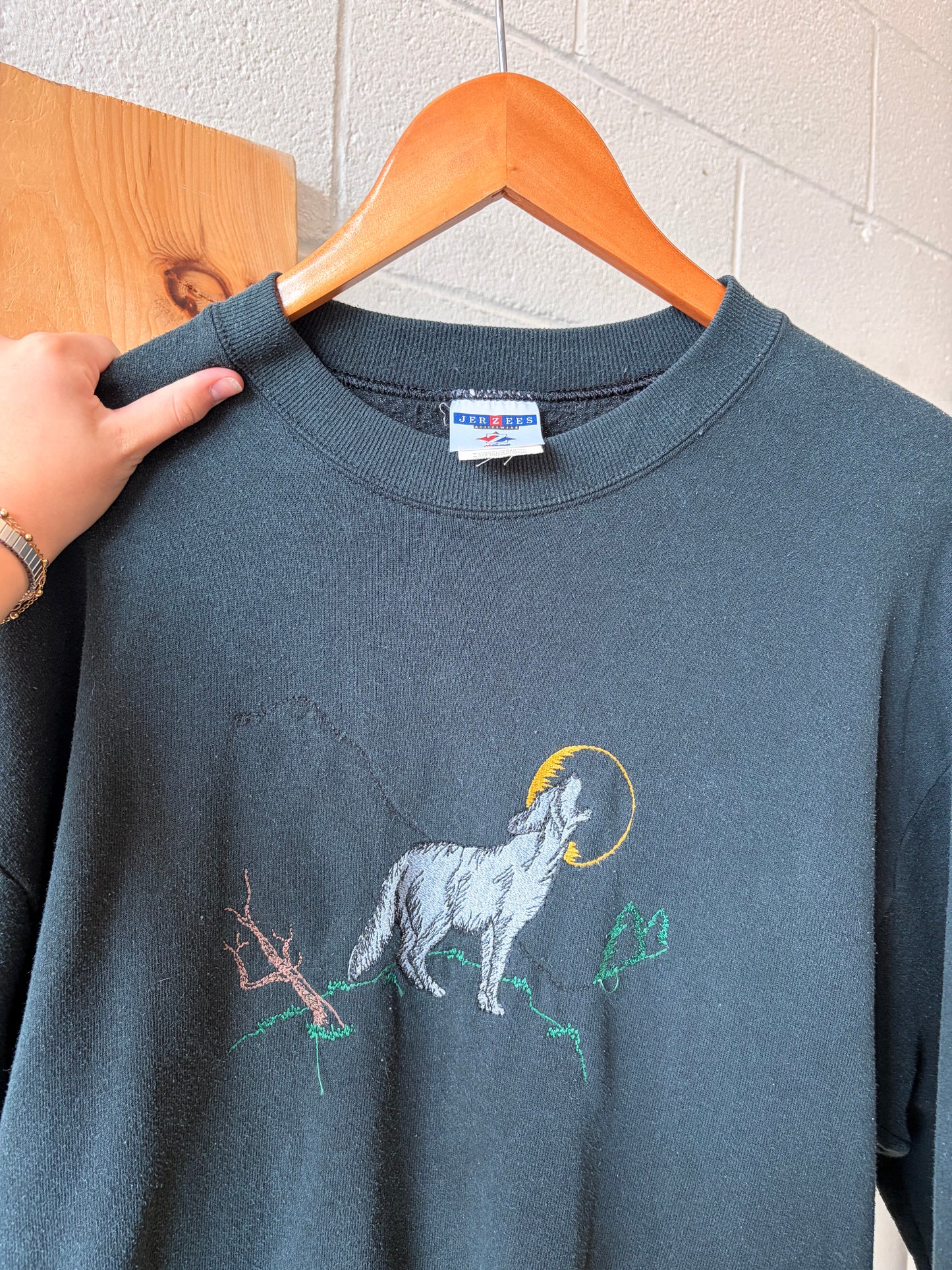 Vtg Faded Black Wolf Embroidered Crew : L