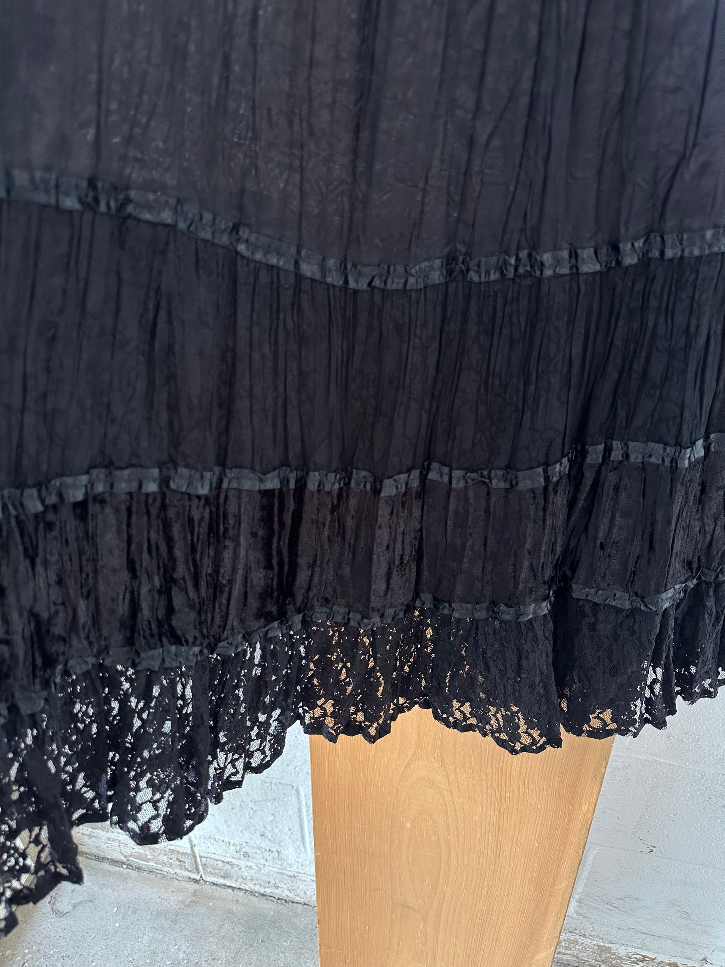 Vtg Black Tiered Skirt : 40” W