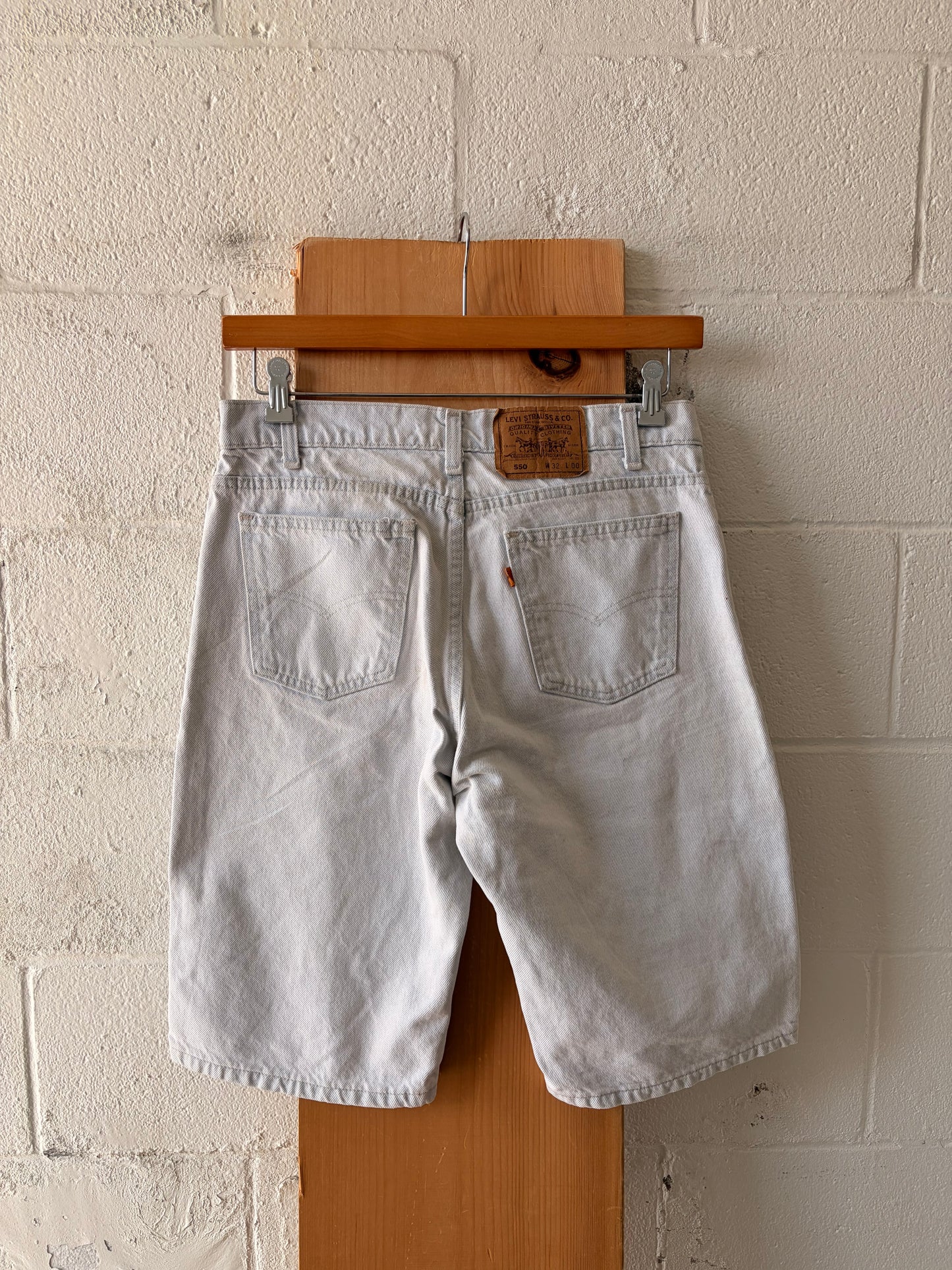 ‘93 Light Wash Levi 550’s : 32