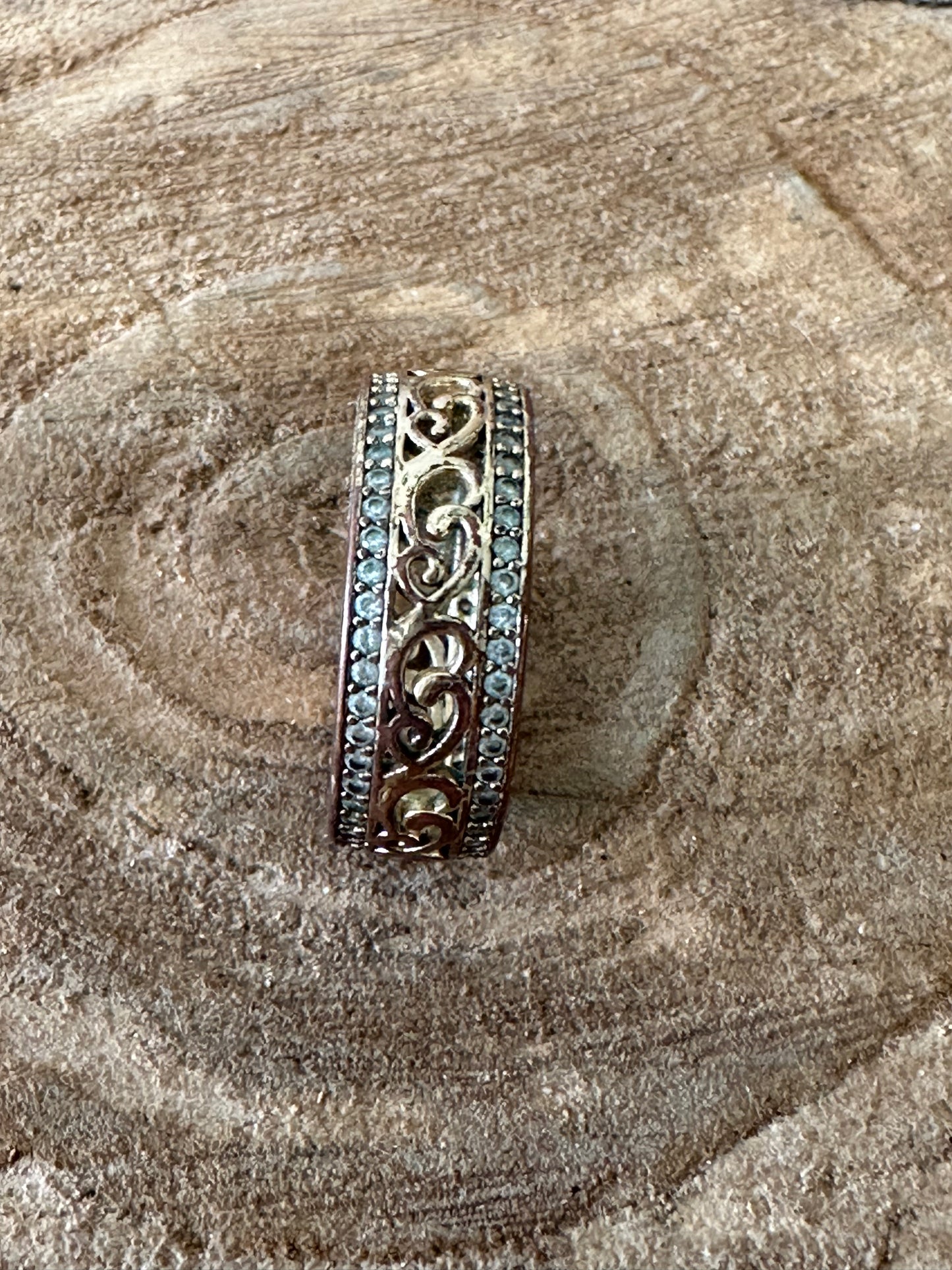 Two Tone Scroll Ring : 8
