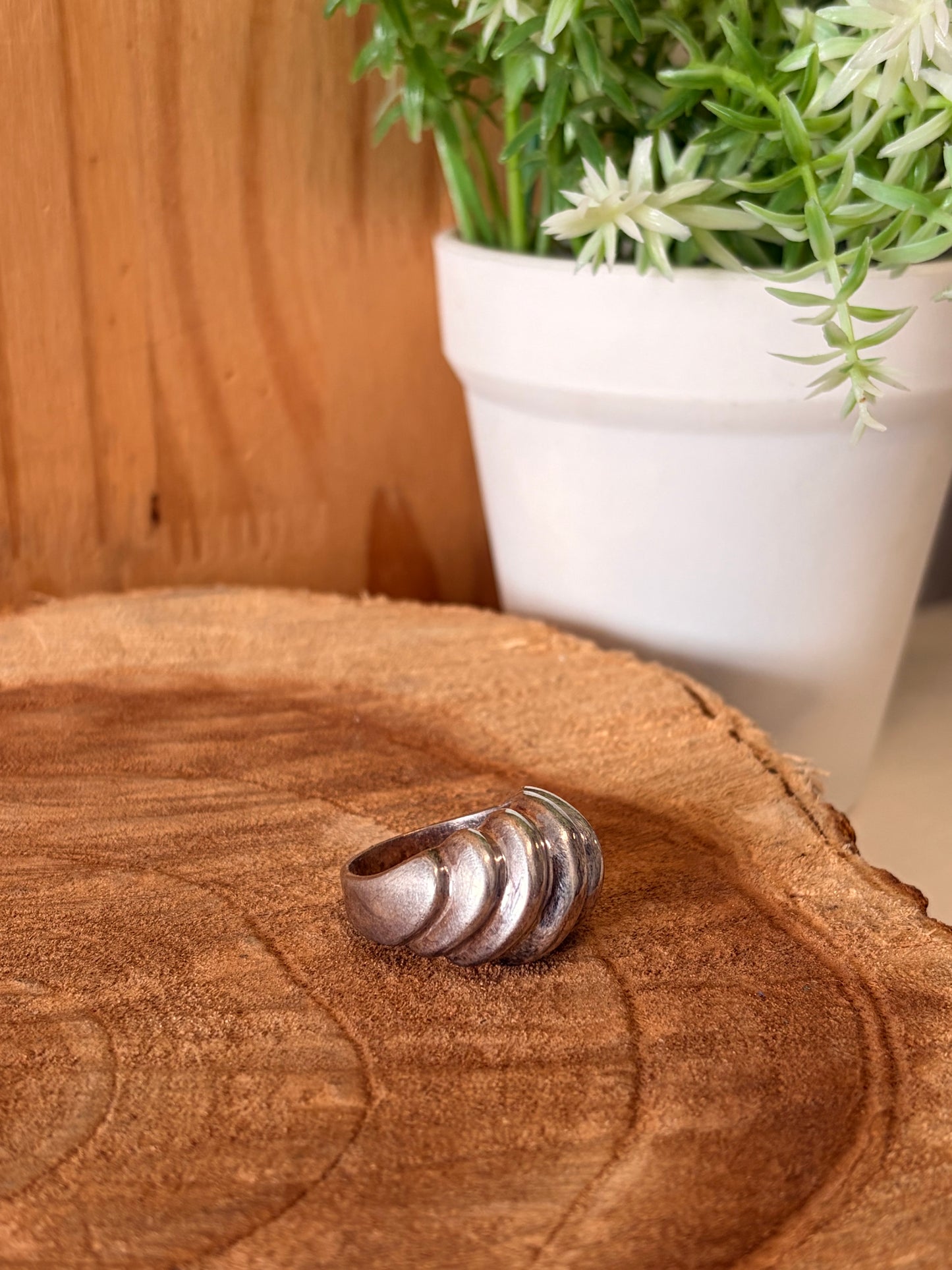 925 Sterling Silver Ribbed Dome Ring : Size 8.5