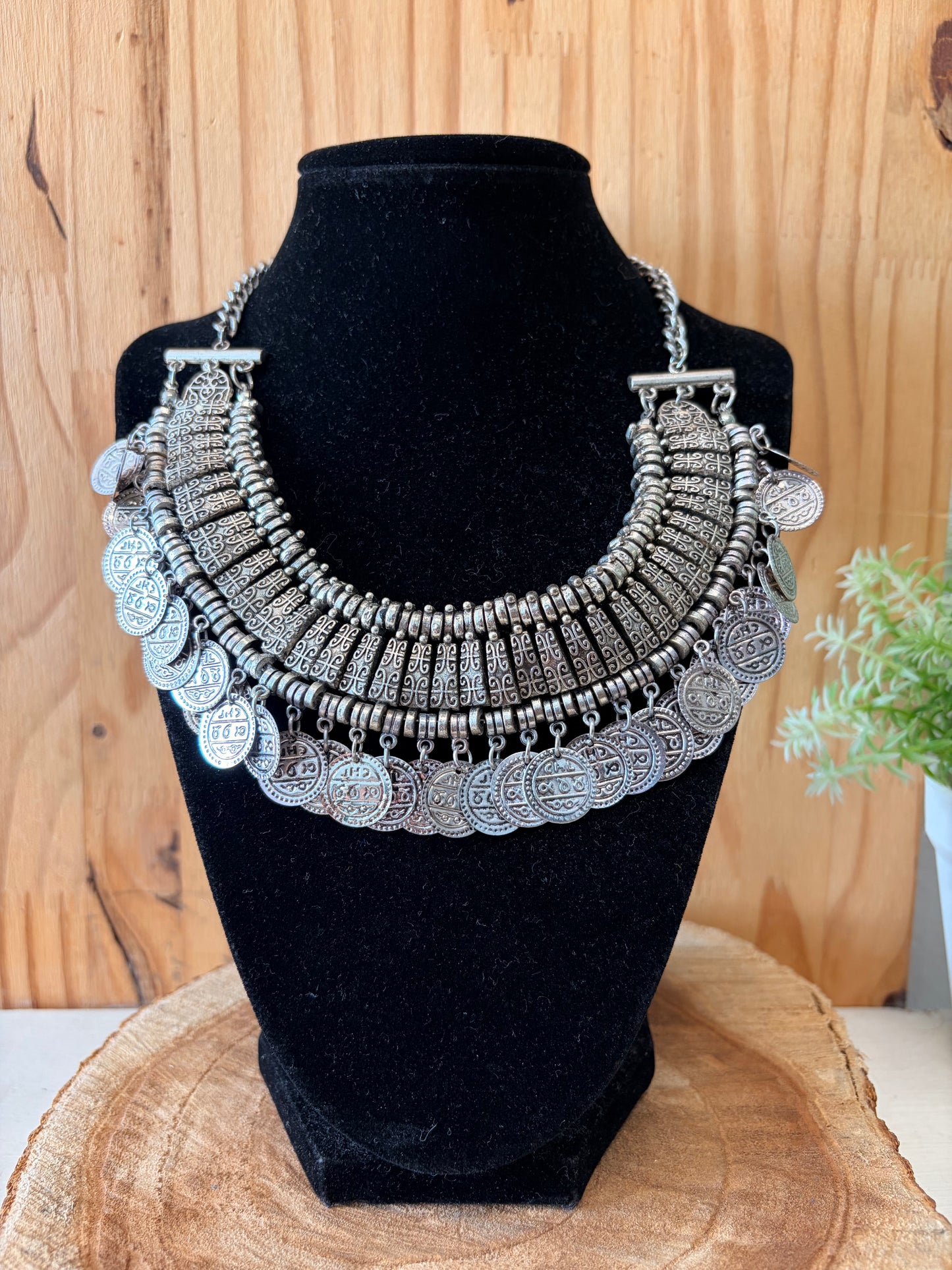 Silver Tone Ornate Necklace
