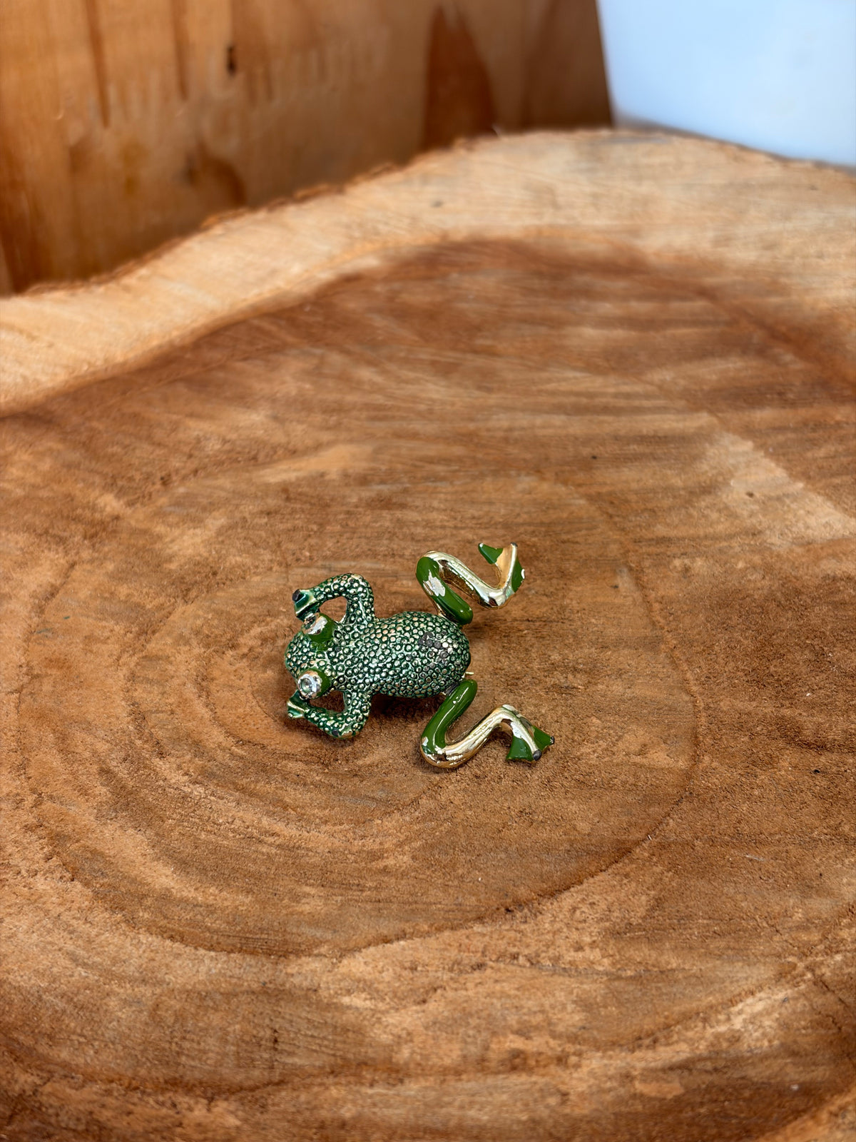 Little Articulated Frog Pin