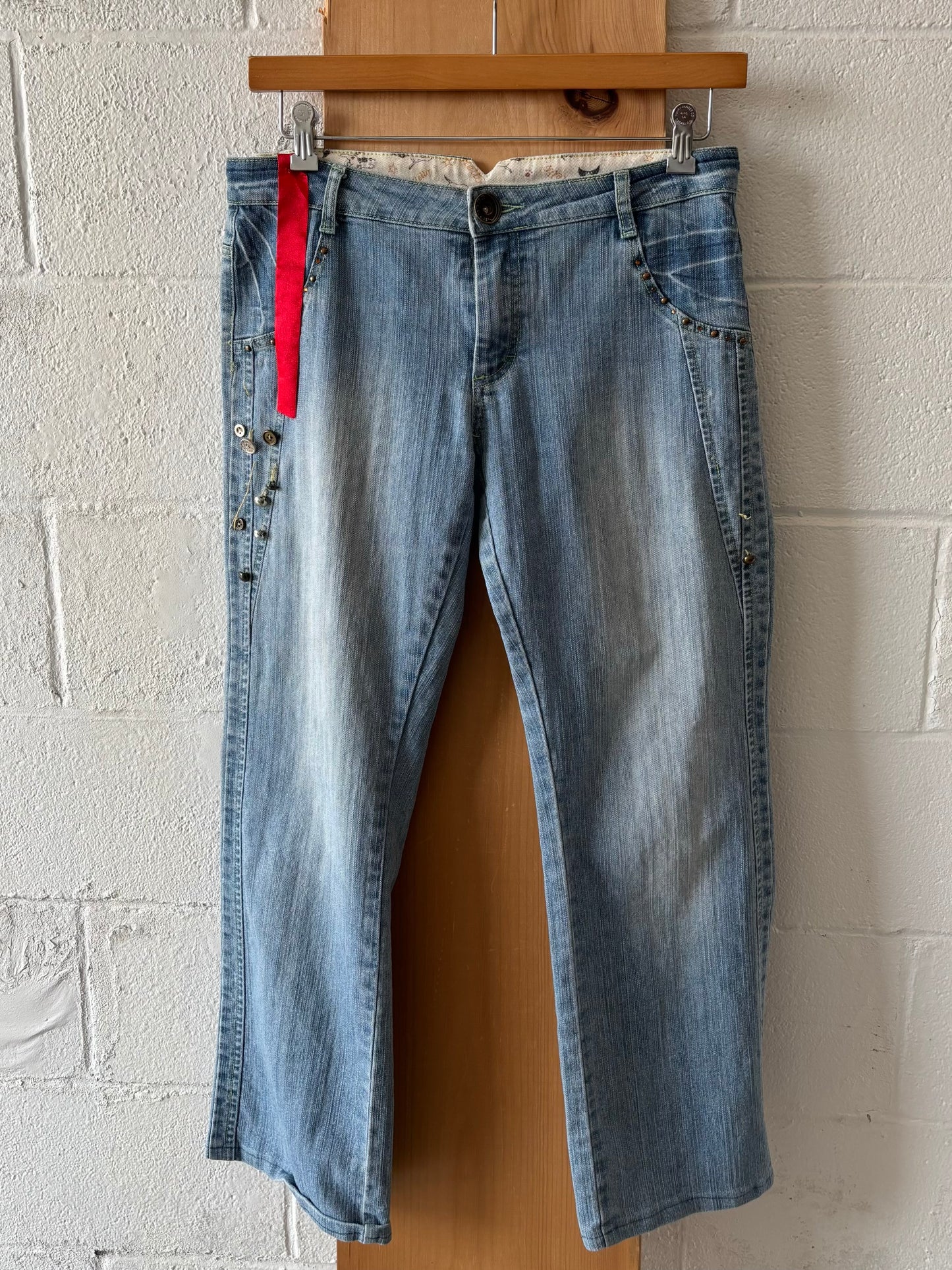 Ribbon Detailed Jeans : 36” W