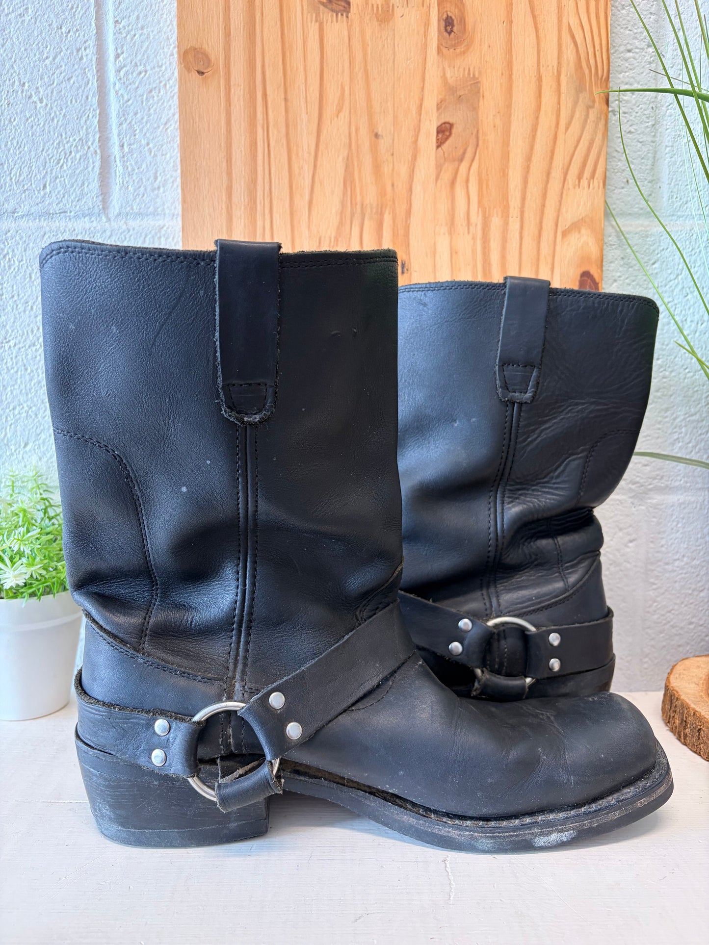 Durango Black Harness Boots : Men’s 11
