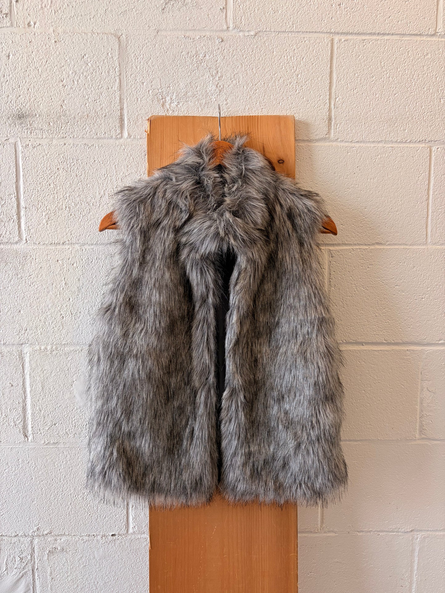 Gray Faux Fur Vest : S