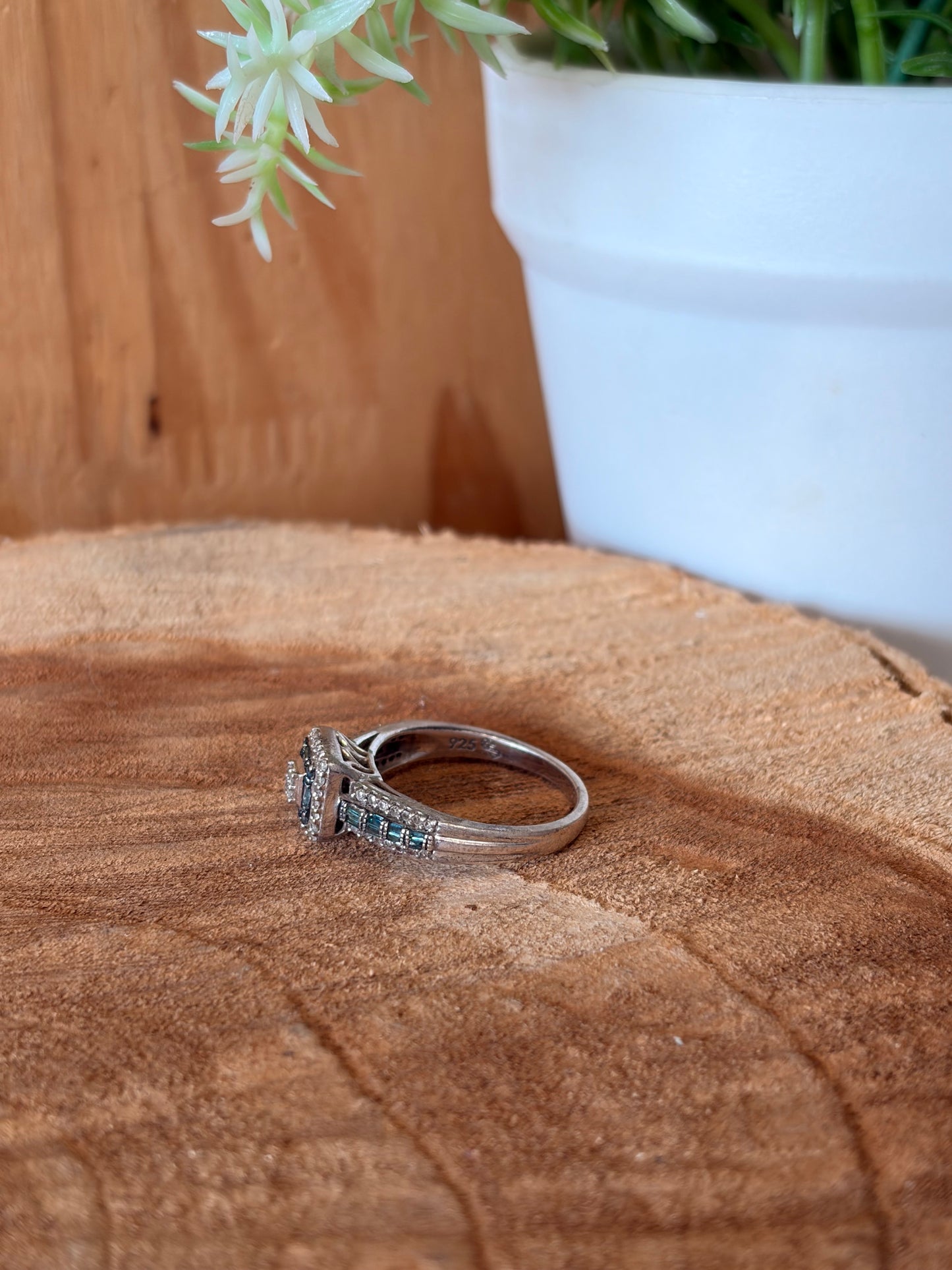 925 Sterling Teal Stone Detailed Ring : Size 6.75