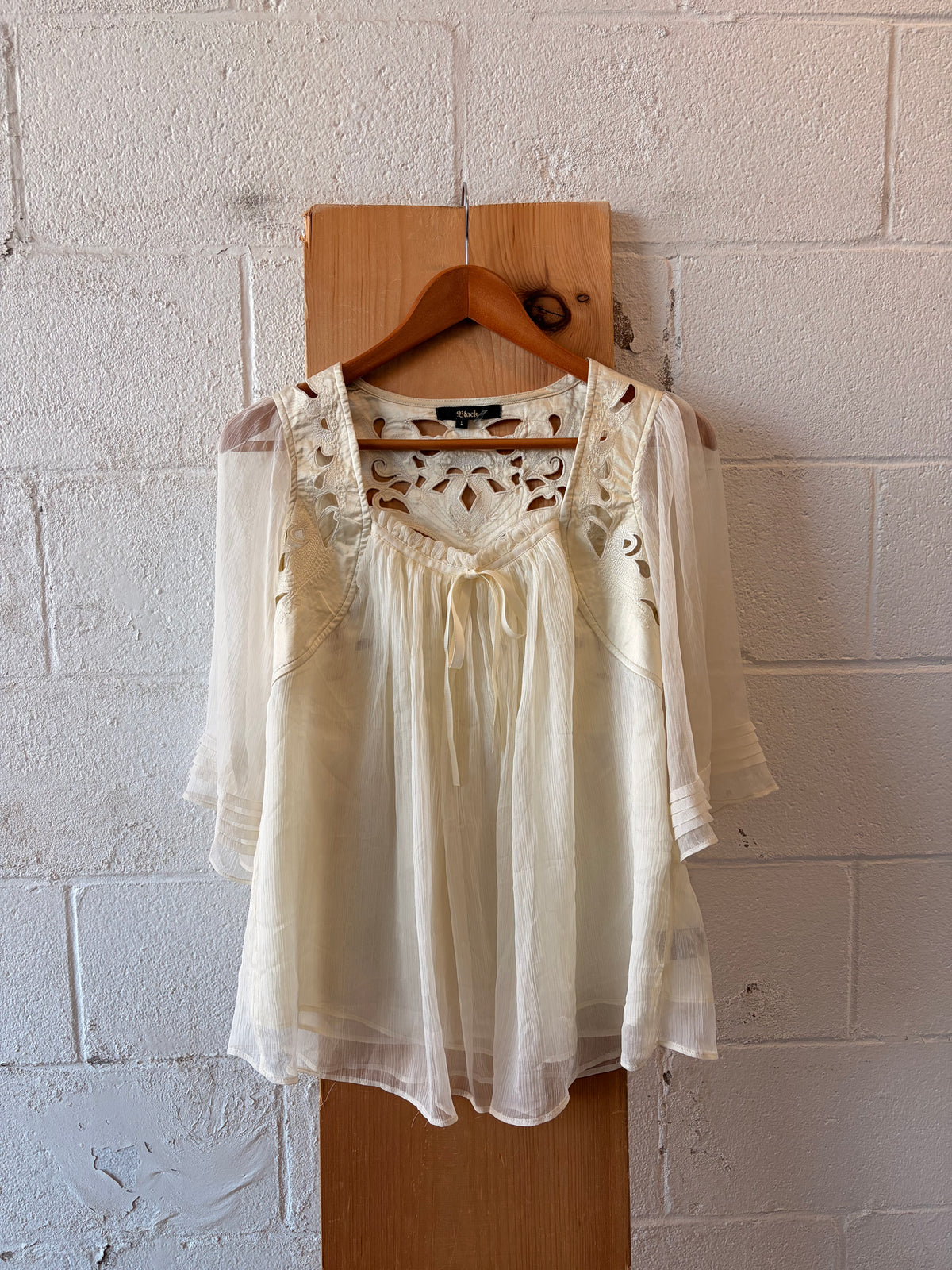Ivory Flowy Peasant Top : L