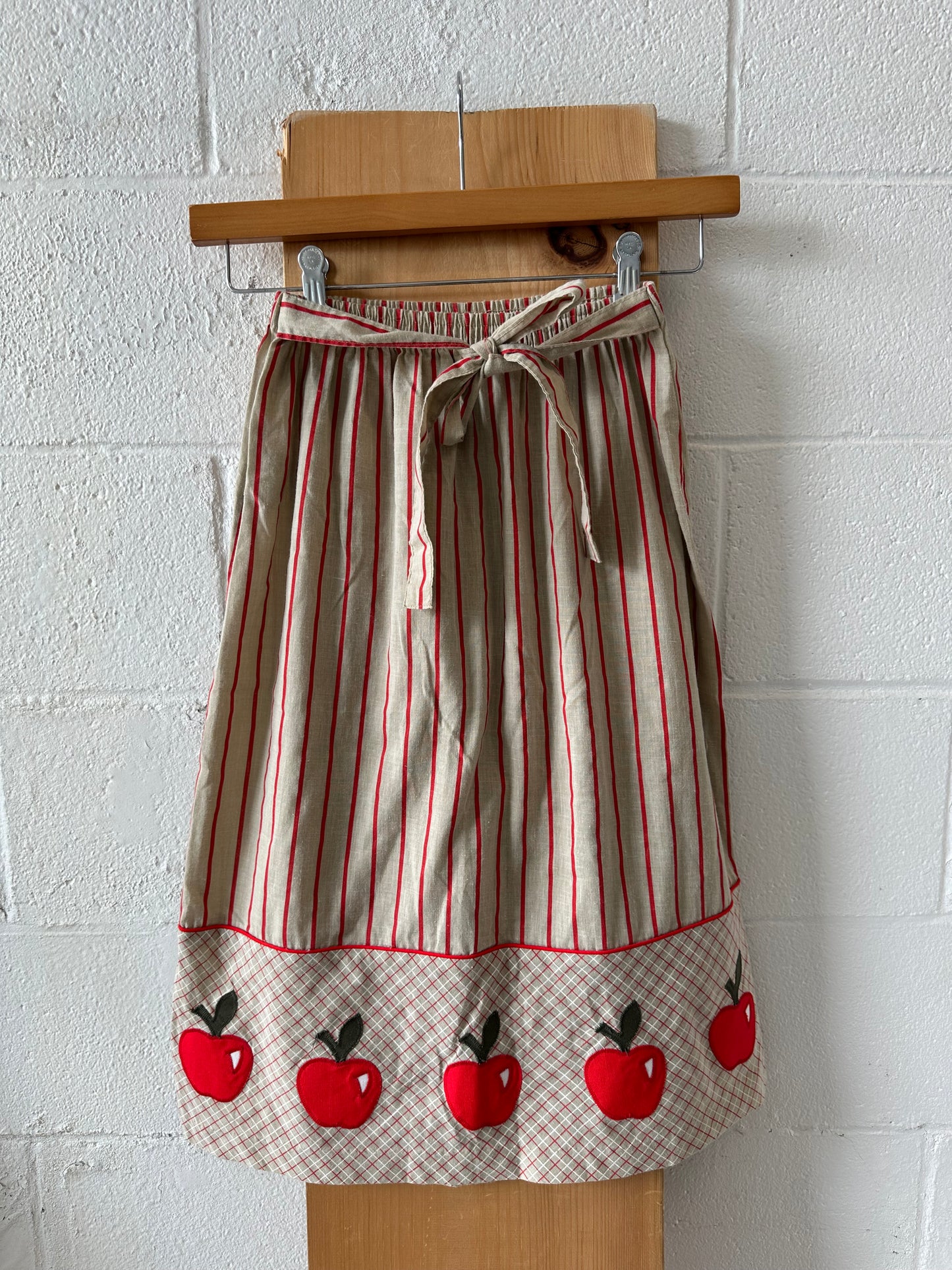 Vtg Apple Skirt : XS