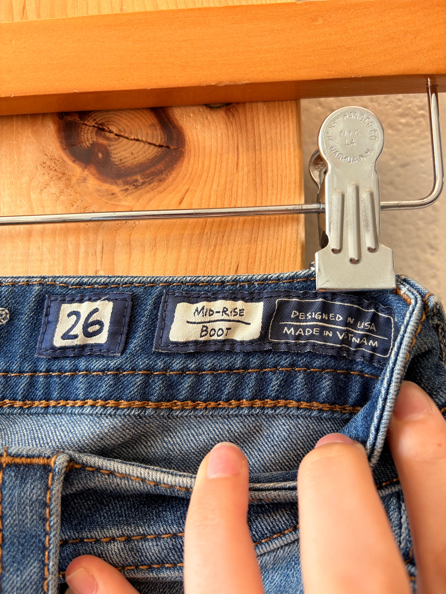 Mid-Rise Miss Me Jeans : 26