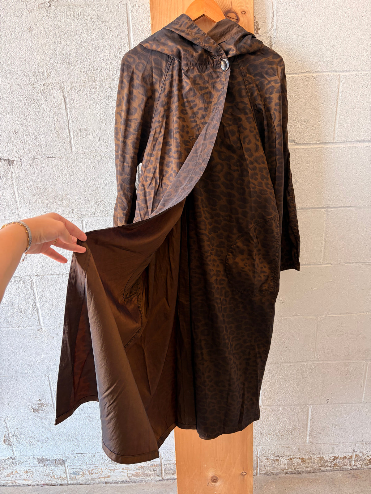 Bag It Bronze Leopard Raincoat : S