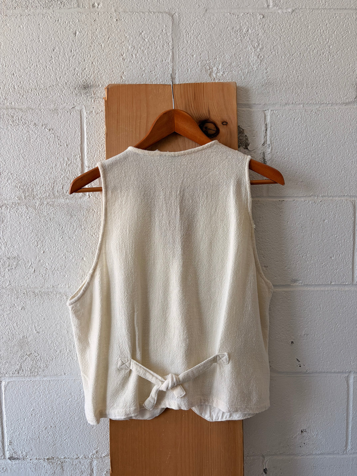Floral Embroidered Ivory Vest : L