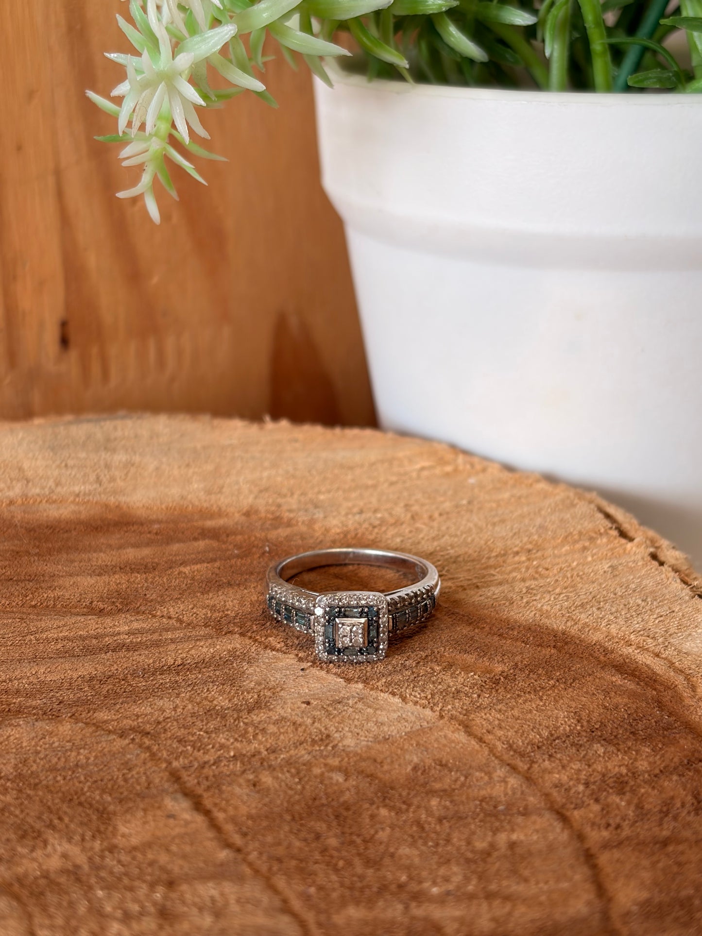 925 Sterling Teal Stone Detailed Ring : Size 6.75