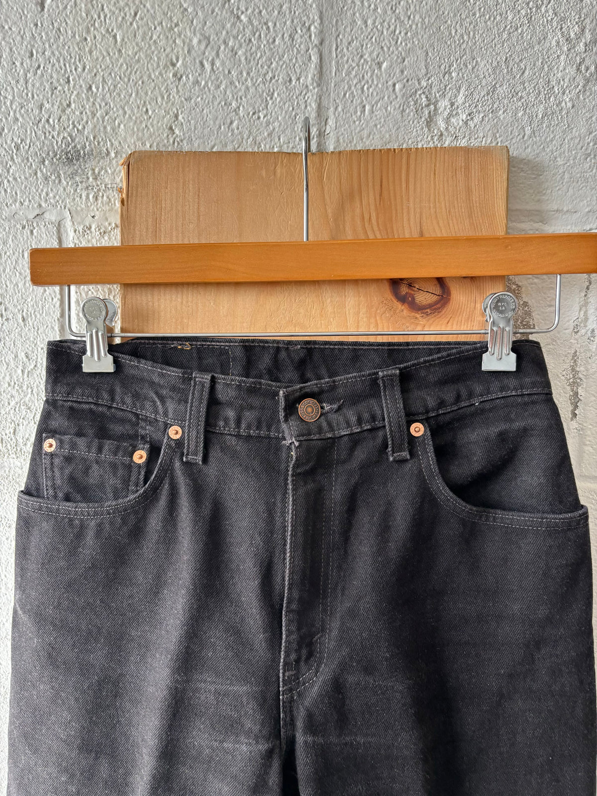 Vtg ‘96 551 Black Levi’s : 8 Short