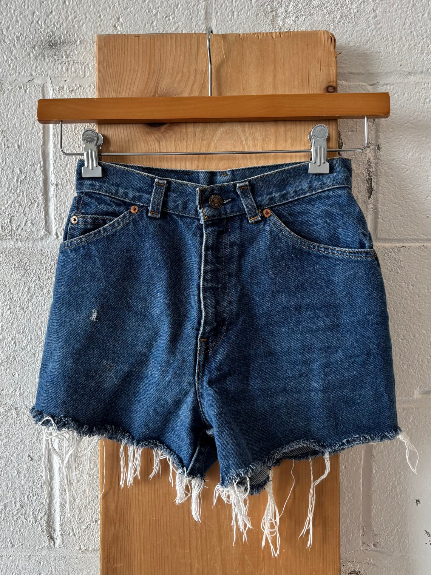 Orange Tab Levi’s Cutoffs : 26” W