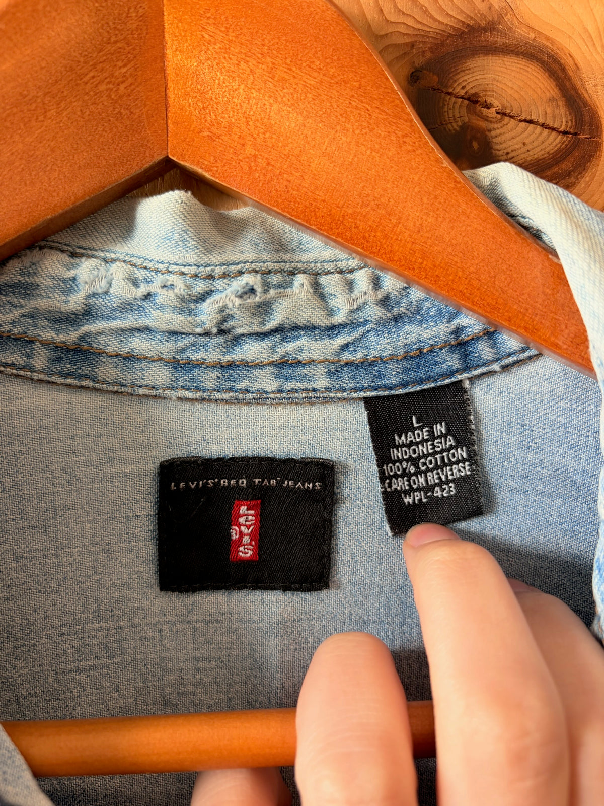 Levi’s Denim Button Down : L