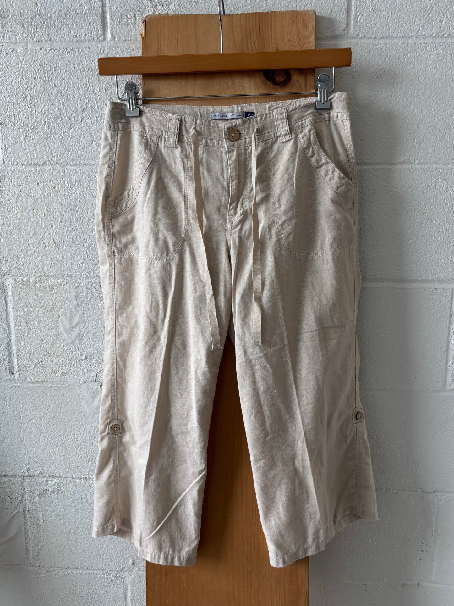 Beige Capris : 6